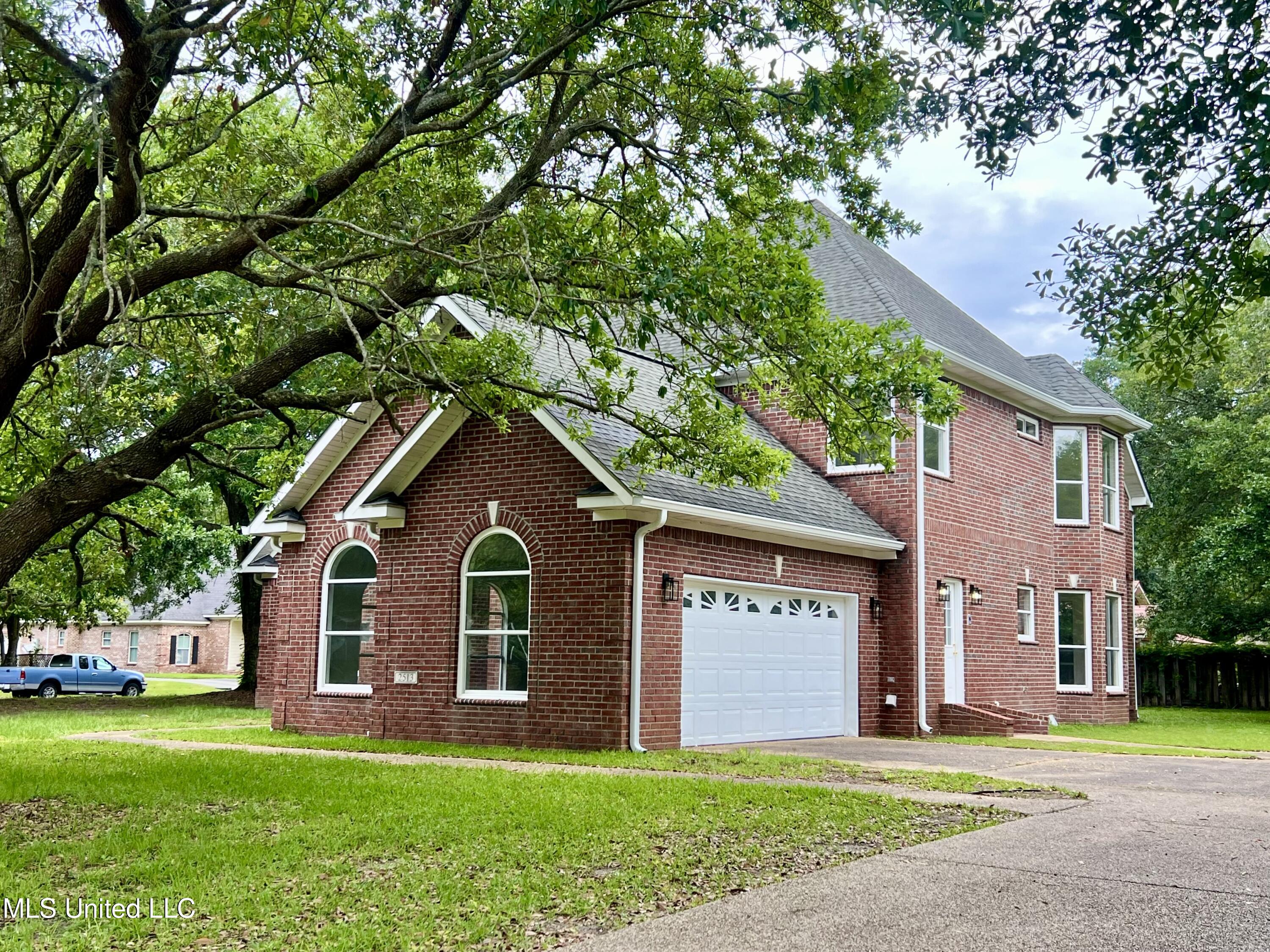 2513 Duck Lake Drive, Moss Point, Mississippi image 2