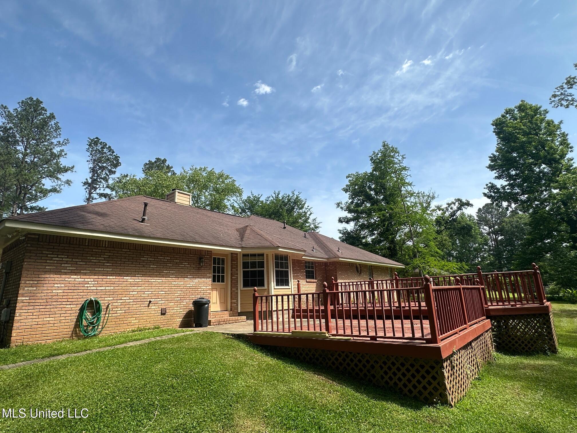 813 Eagles Nest Drive, Byram, Mississippi image 3