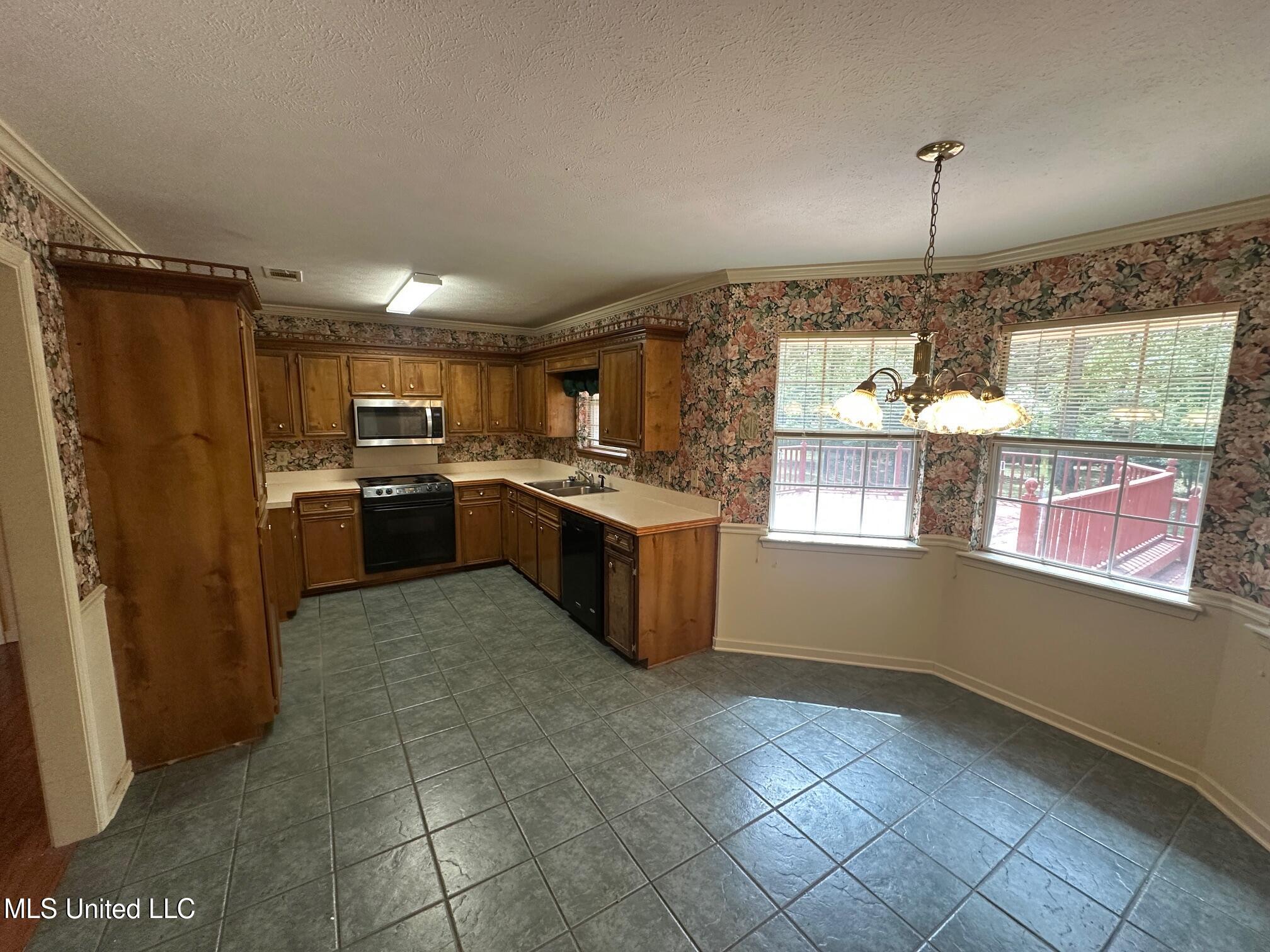 813 Eagles Nest Drive, Byram, Mississippi image 5