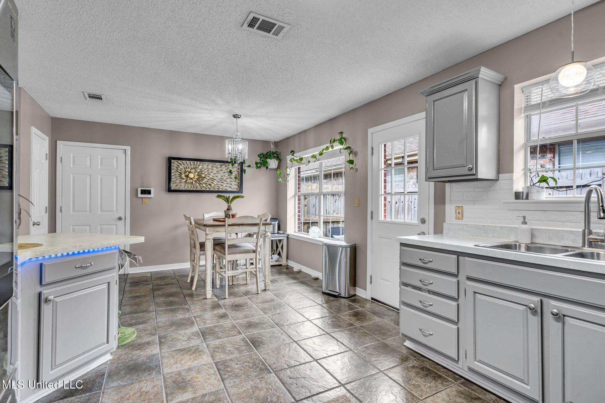 18040 Green Leaves Drive, Gulfport, Mississippi image 8