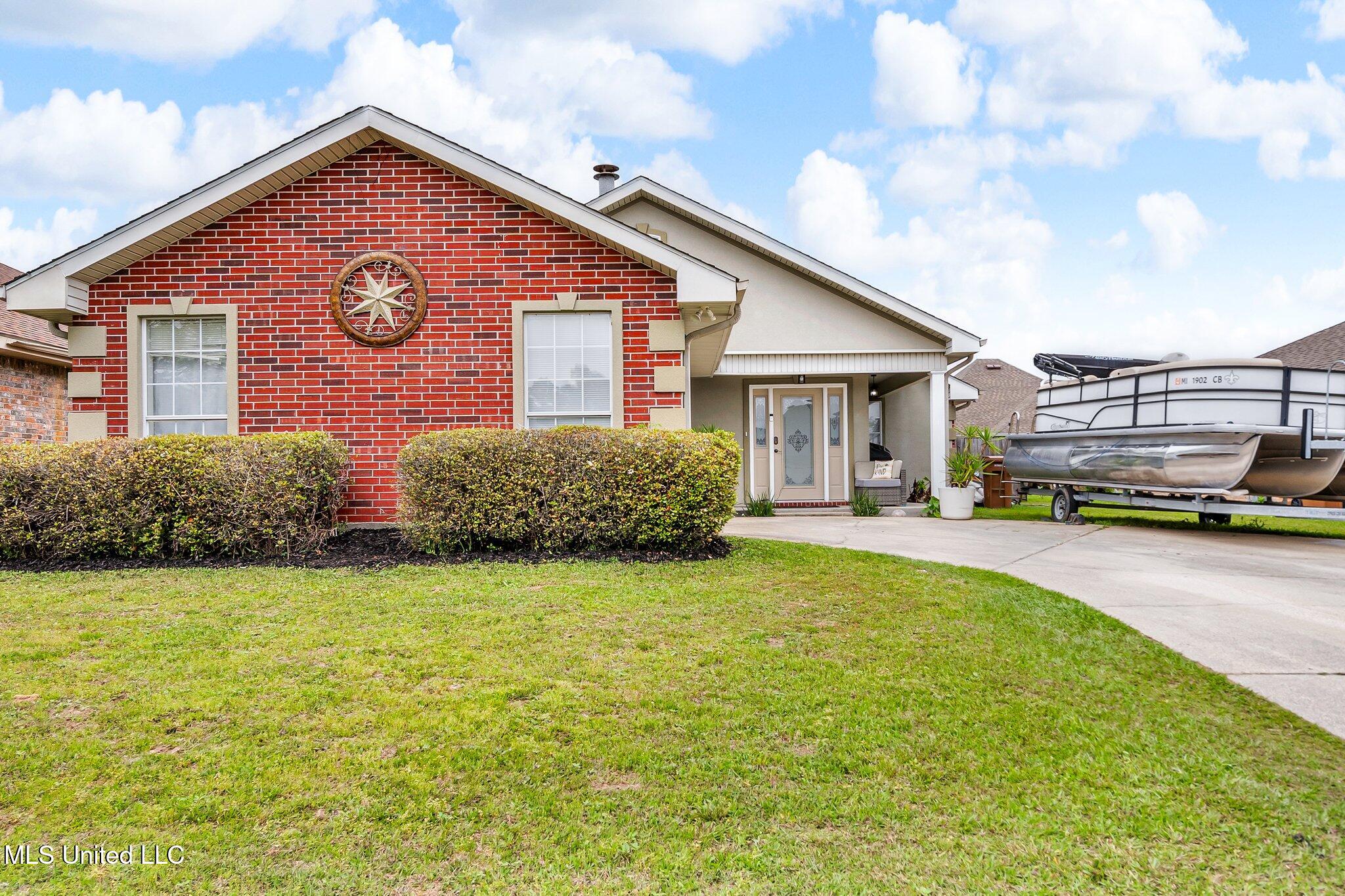 18040 Green Leaves Drive, Gulfport, Mississippi image 1