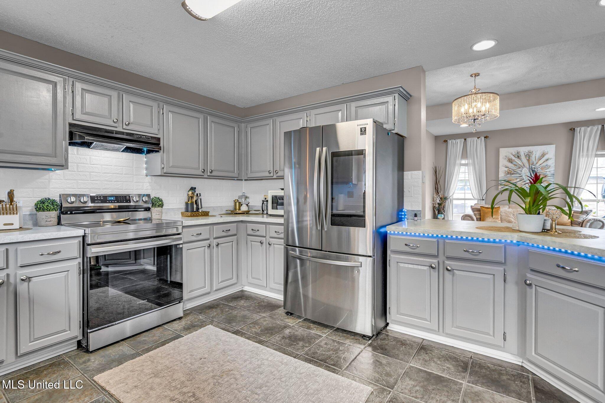 18040 Green Leaves Drive, Gulfport, Mississippi image 7