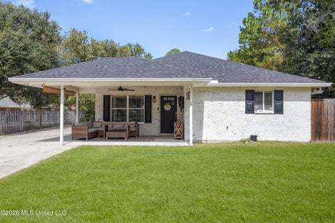 Homes For Sale - 722 Zimmerman Street<br/> Waveland, MS 39576