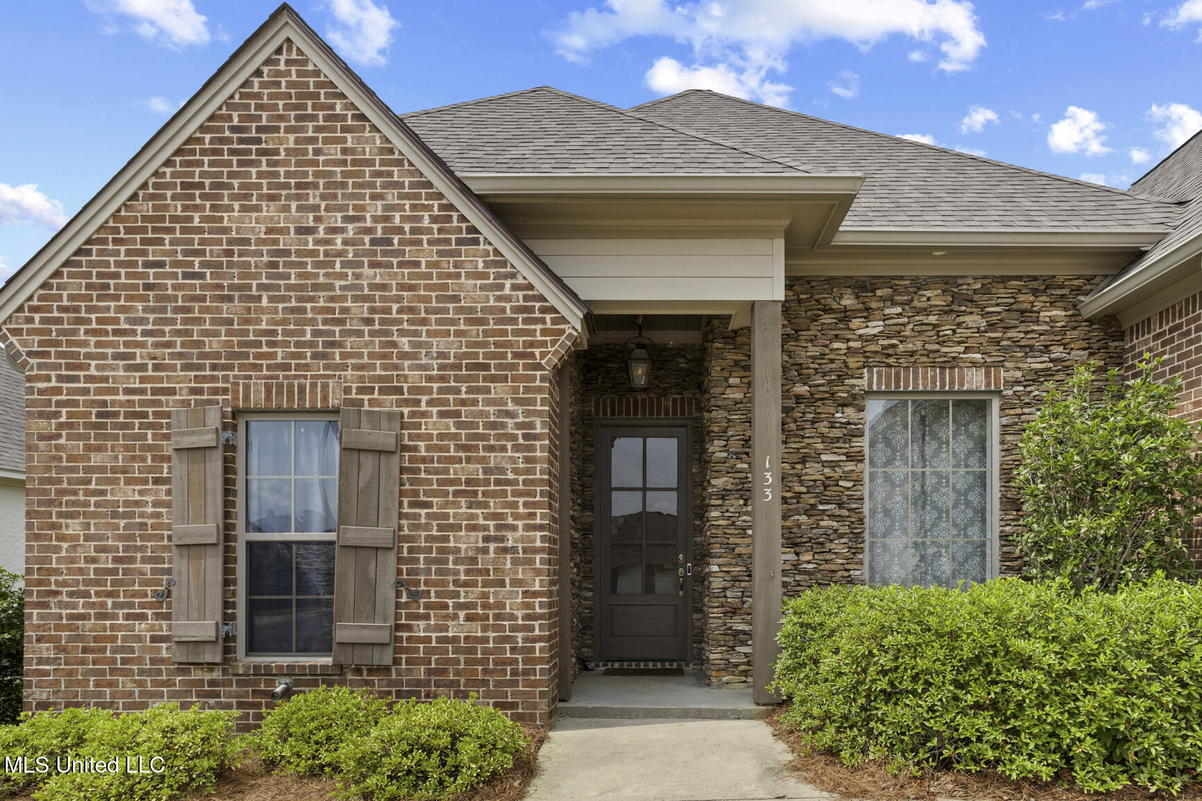 133 Sweetbriar Drive, Canton, Mississippi image 2