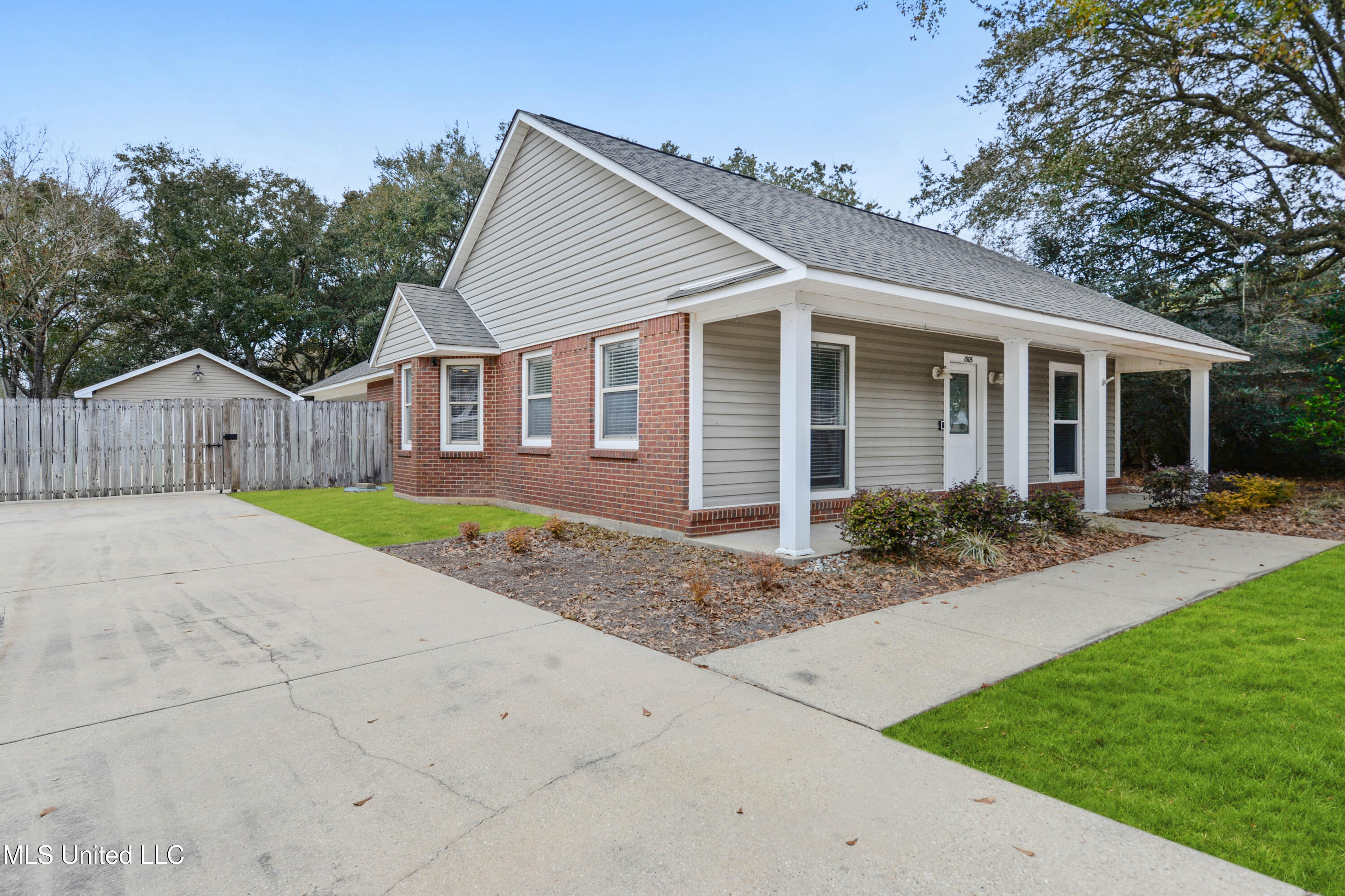 1505 S 7th Street, Ocean Springs, Mississippi image 2