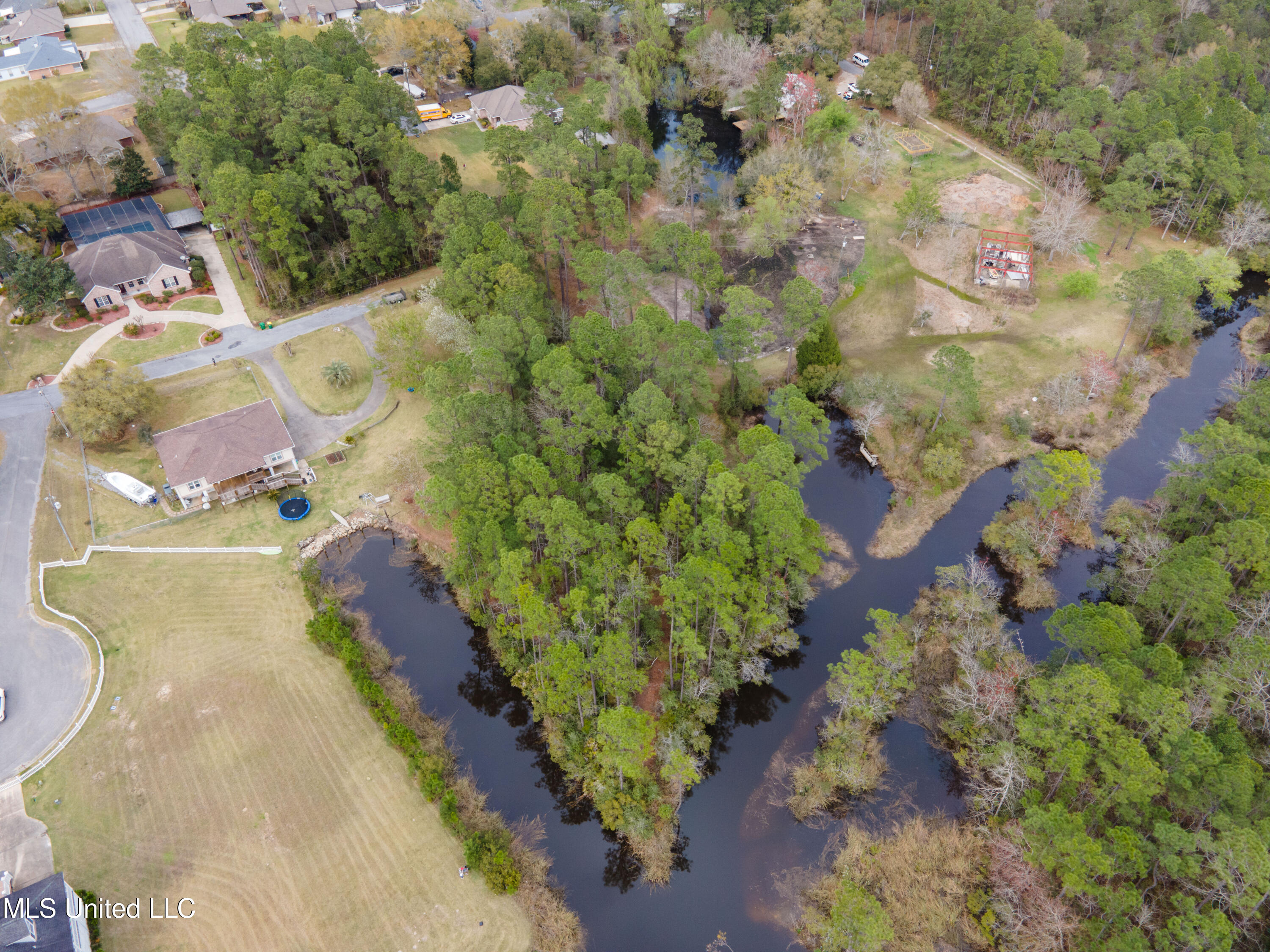 Lake Geneva Drive, Ocean Springs, Mississippi image 2