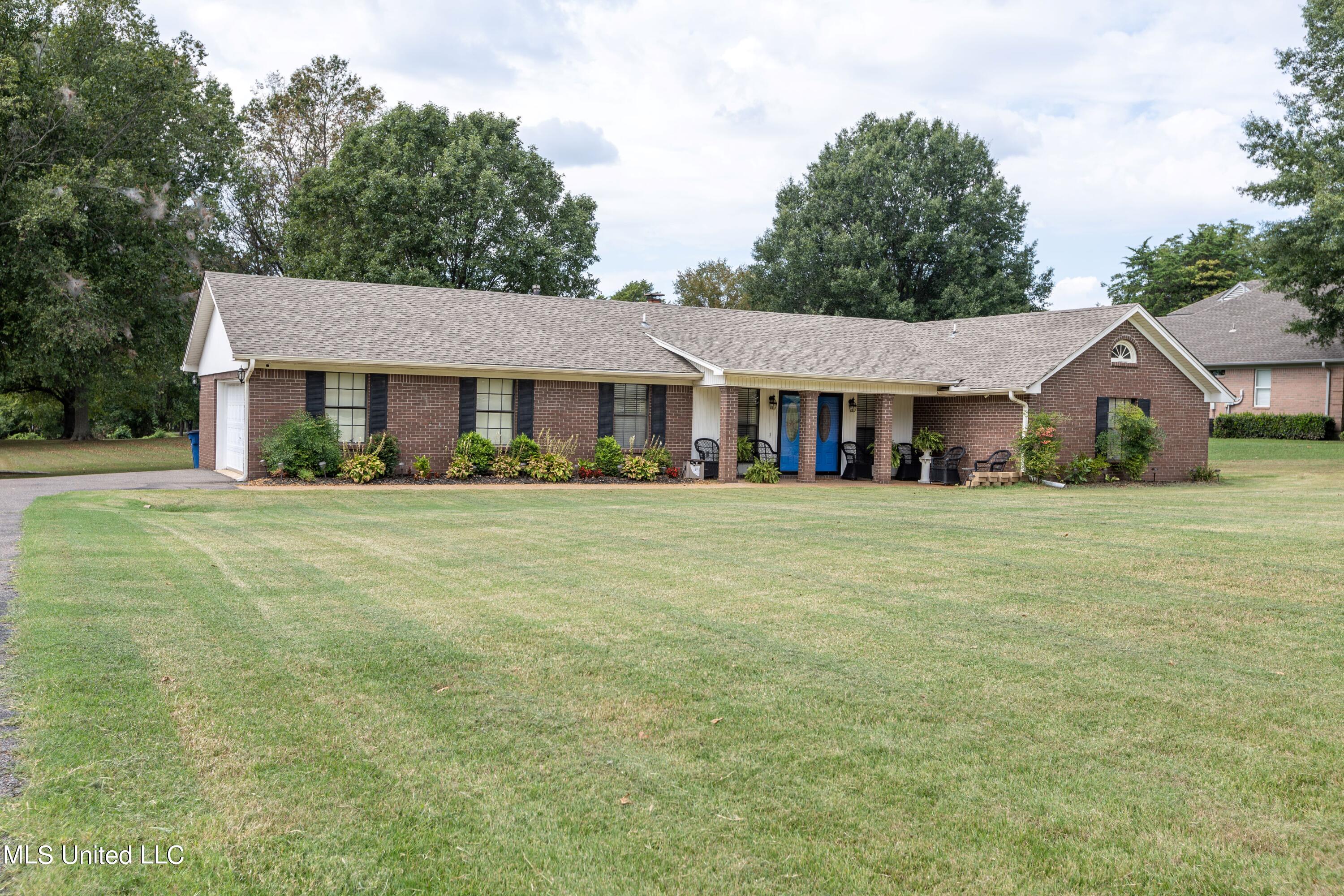 8995 Brookhollow Drive, Olive Branch, Mississippi image 2