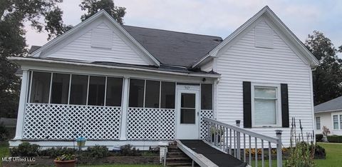 Homes For Sale - 303 Central Street<br/> Belzoni, MS 39038