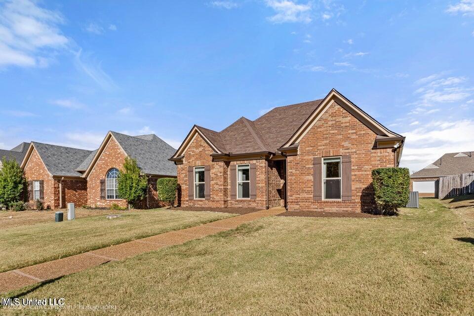 5798 E Bedford Loop, Southaven, Mississippi image 2