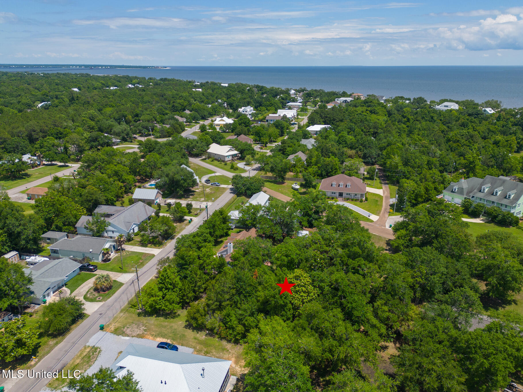 212 Bay Oaks Drive, Bay Saint Louis, Mississippi image 8