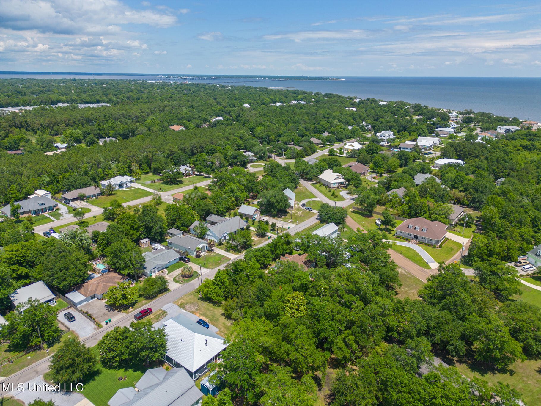 212 Bay Oaks Drive, Bay Saint Louis, Mississippi image 9
