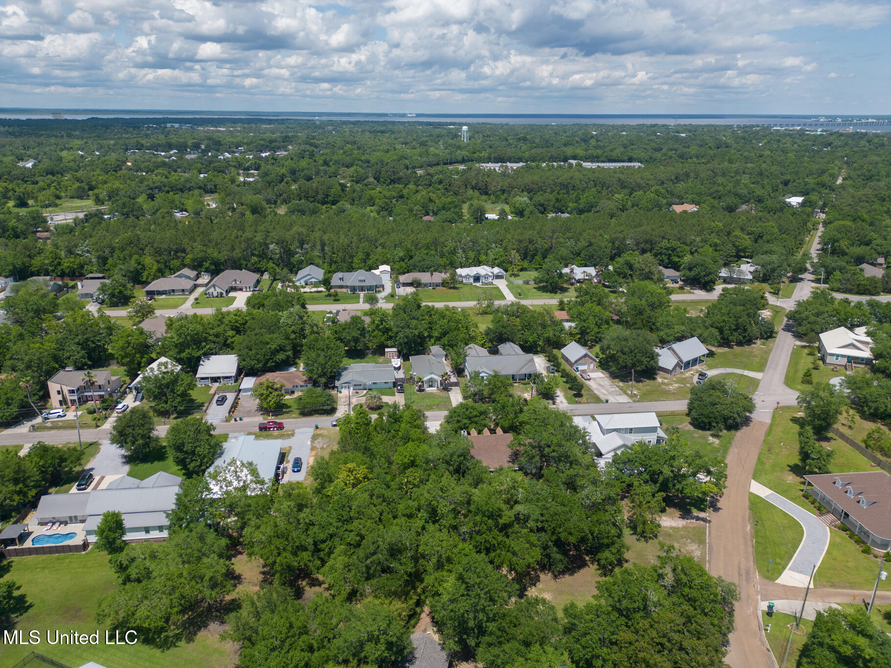 212 Bay Oaks Drive, Bay Saint Louis, Mississippi image 12
