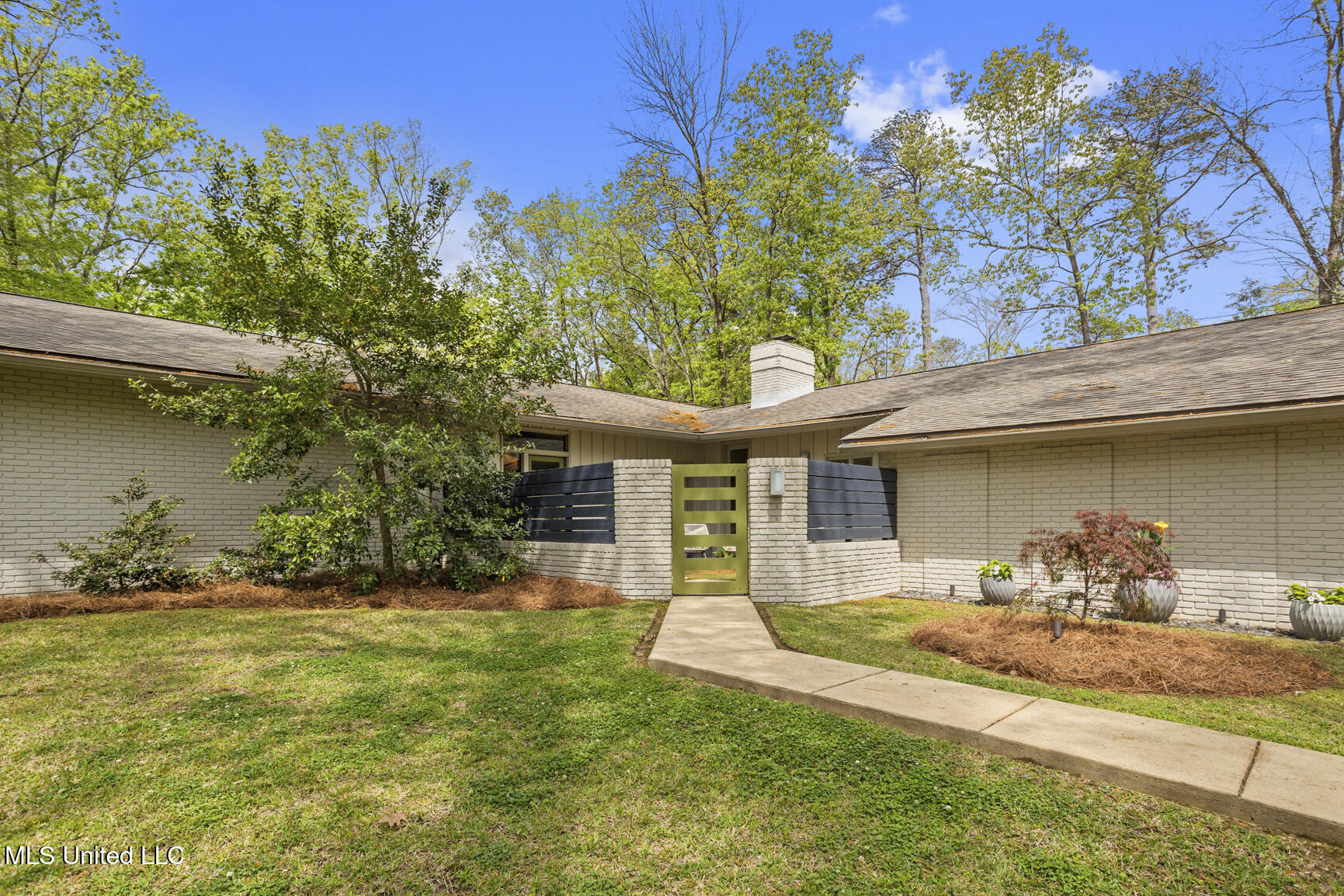 2436 Hideaway Place, Jackson, Mississippi image 1