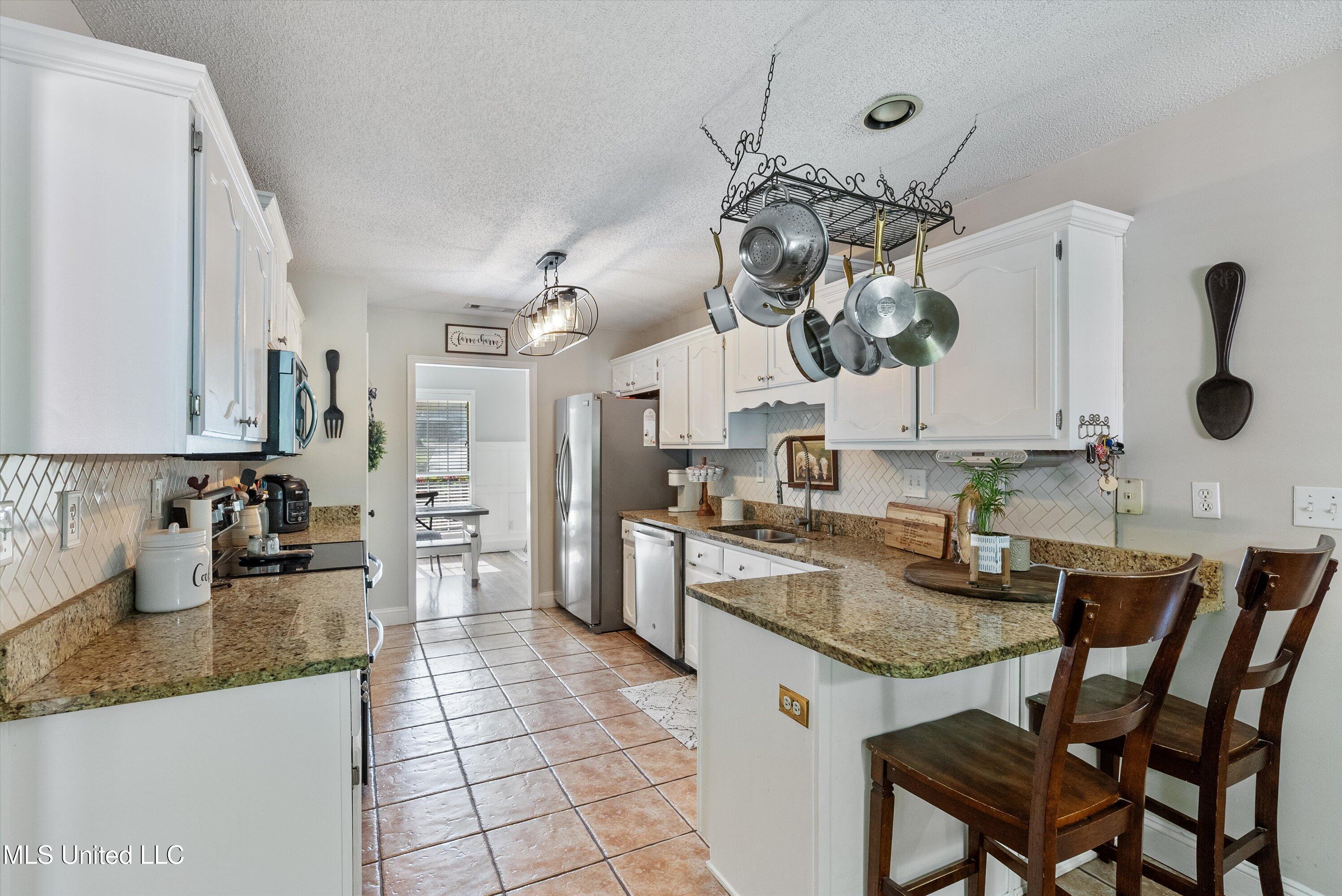 9948 Victor Drive, Olive Branch, Mississippi image 8