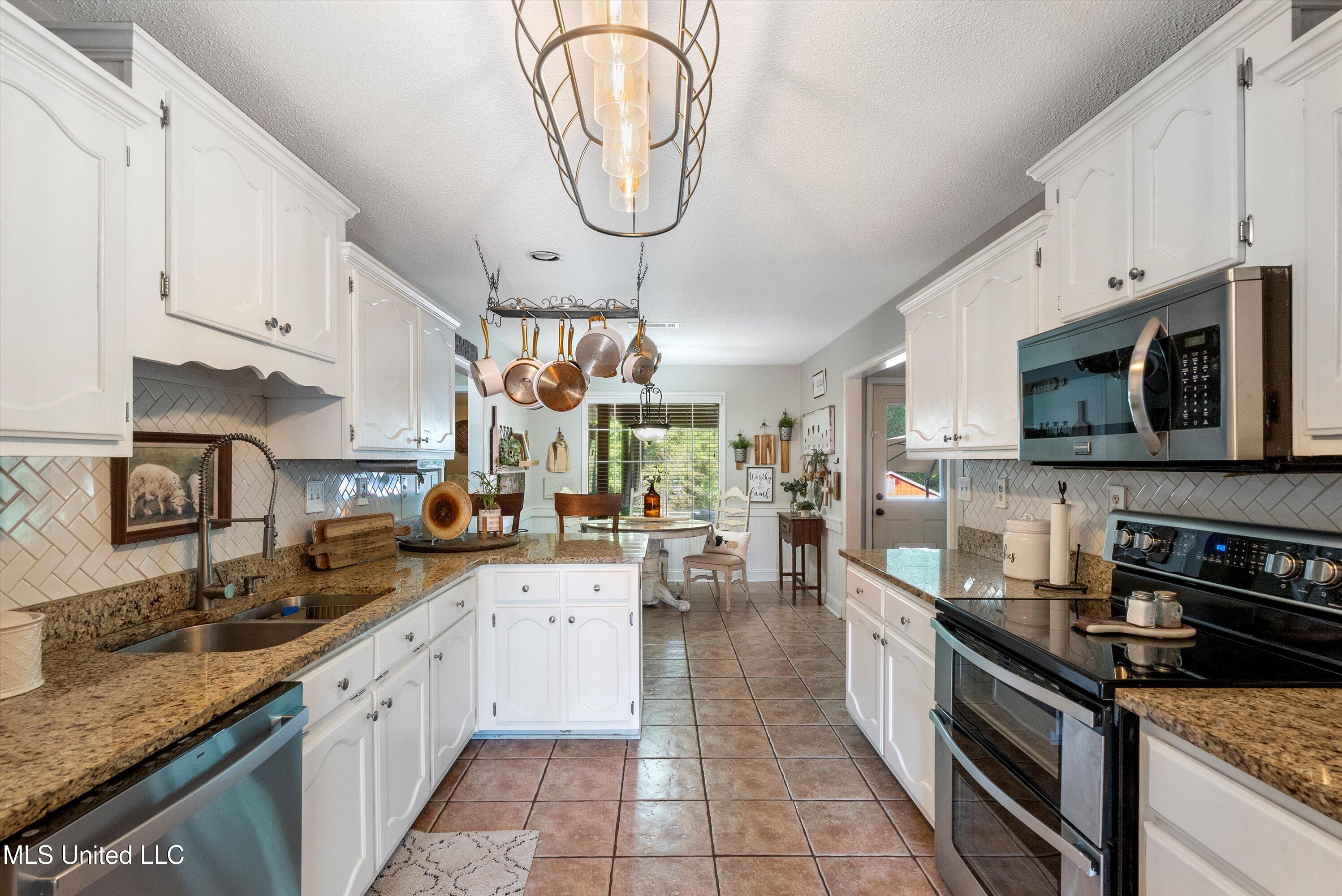 9948 Victor Drive, Olive Branch, Mississippi image 10