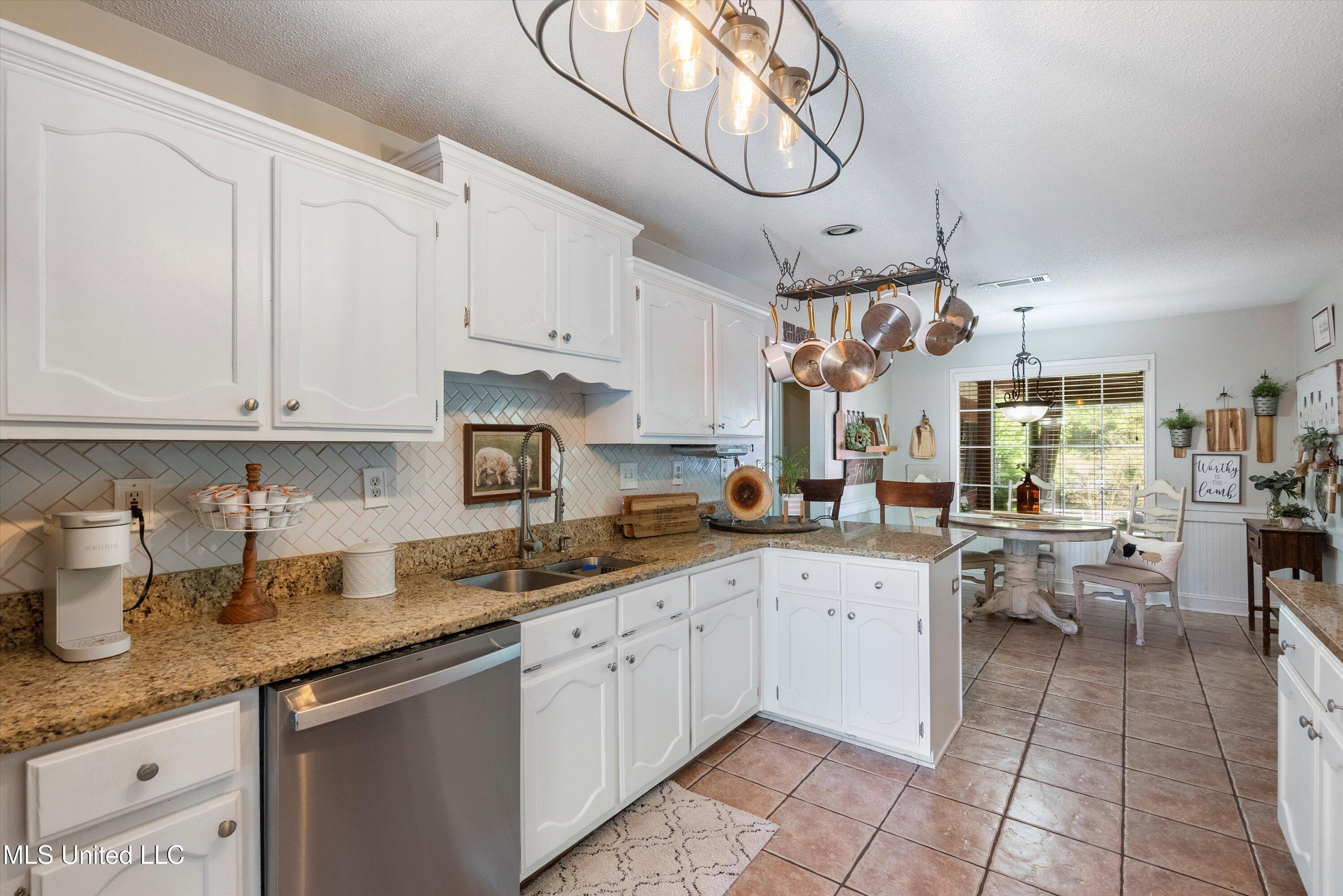 9948 Victor Drive, Olive Branch, Mississippi image 12