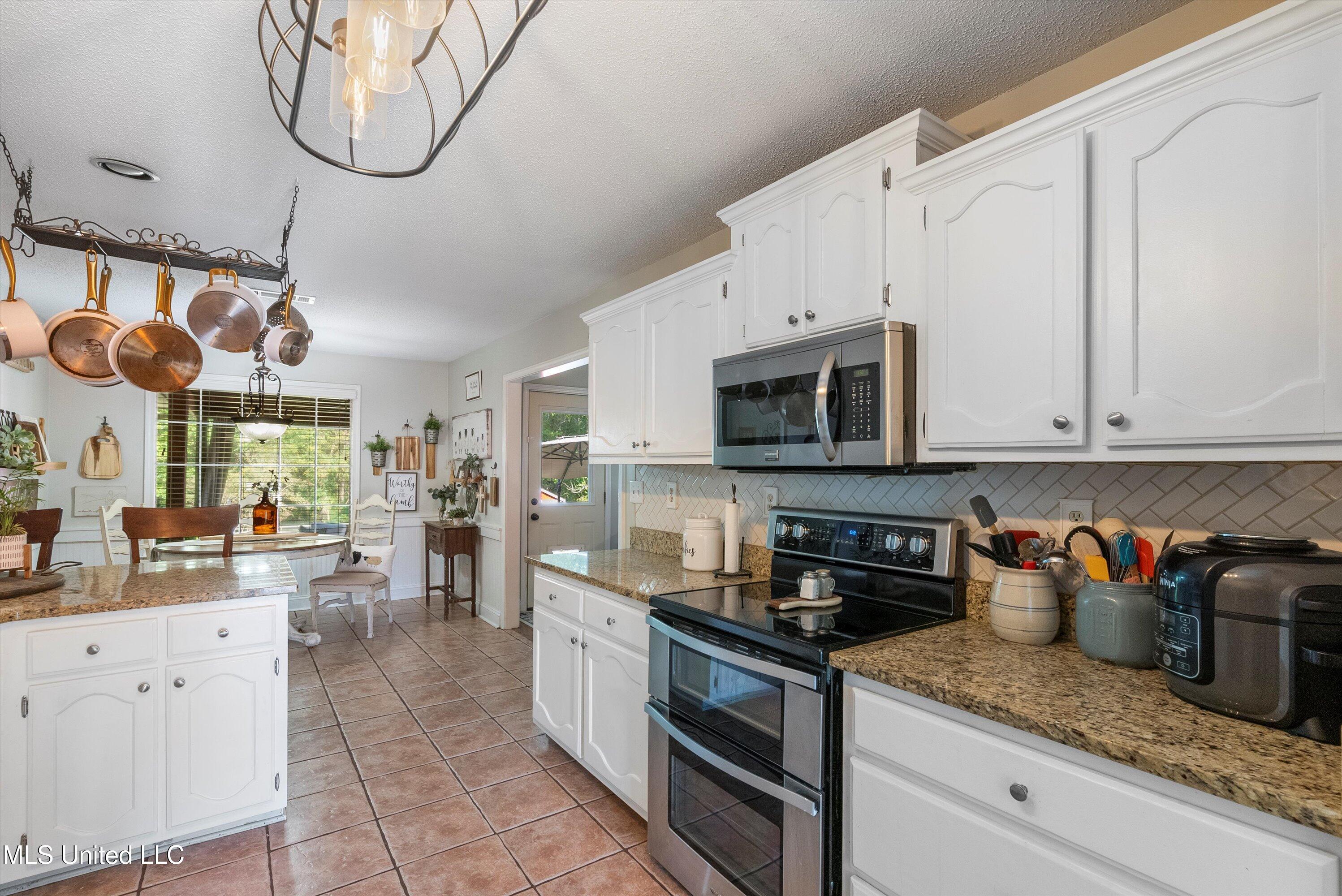 9948 Victor Drive, Olive Branch, Mississippi image 11