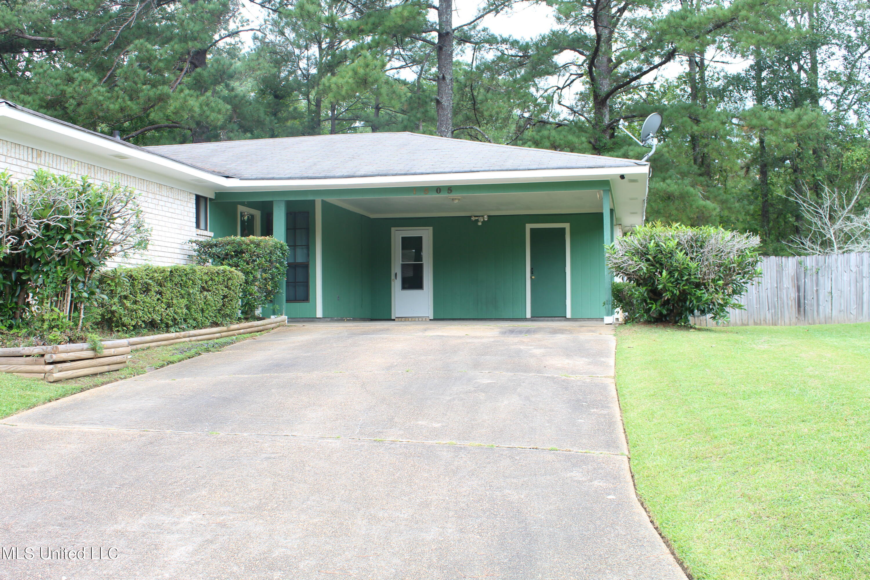 1505 Vernon Circle, Jackson, Mississippi image 2