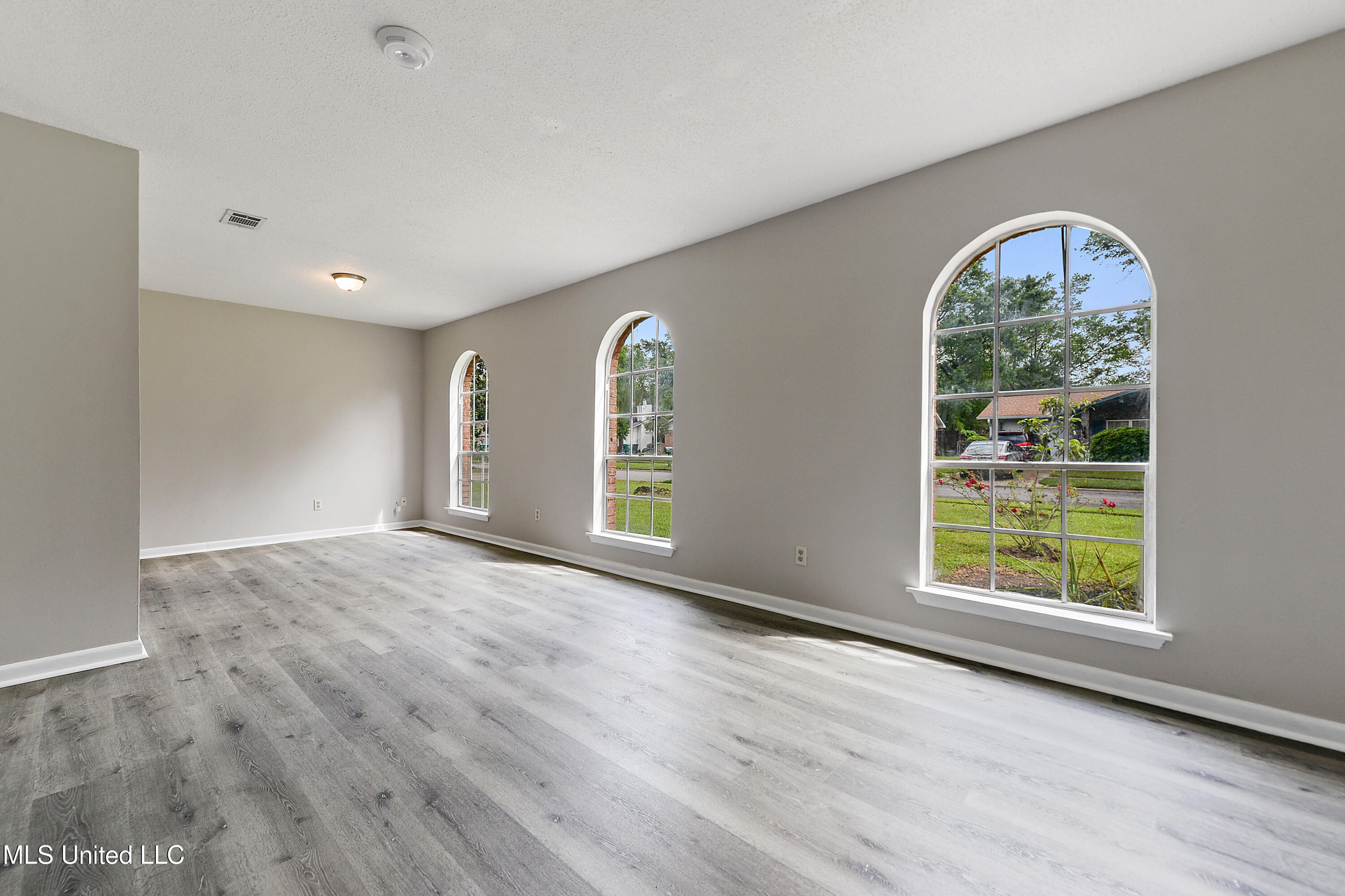 2820 Lawnwood Drive, Ocean Springs, Mississippi image 4