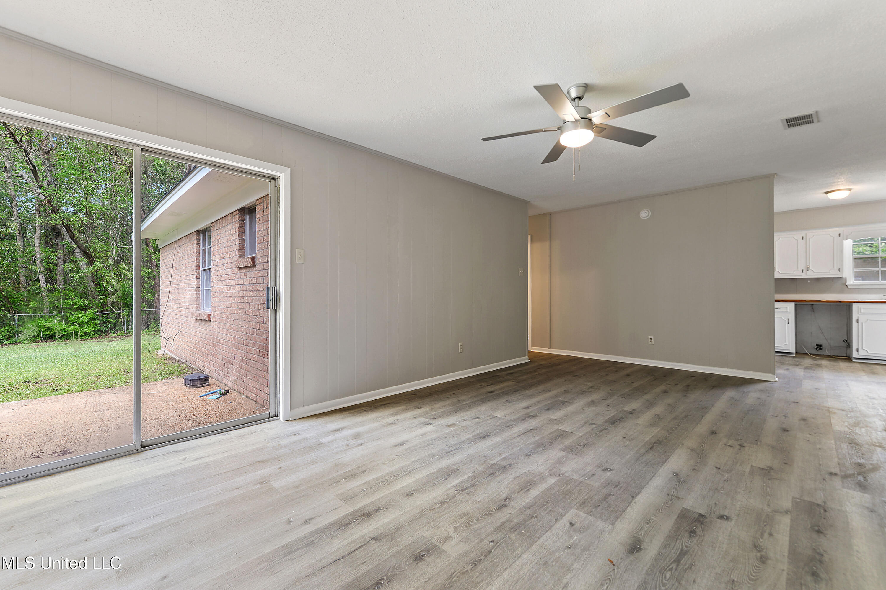 2820 Lawnwood Drive, Ocean Springs, Mississippi image 8
