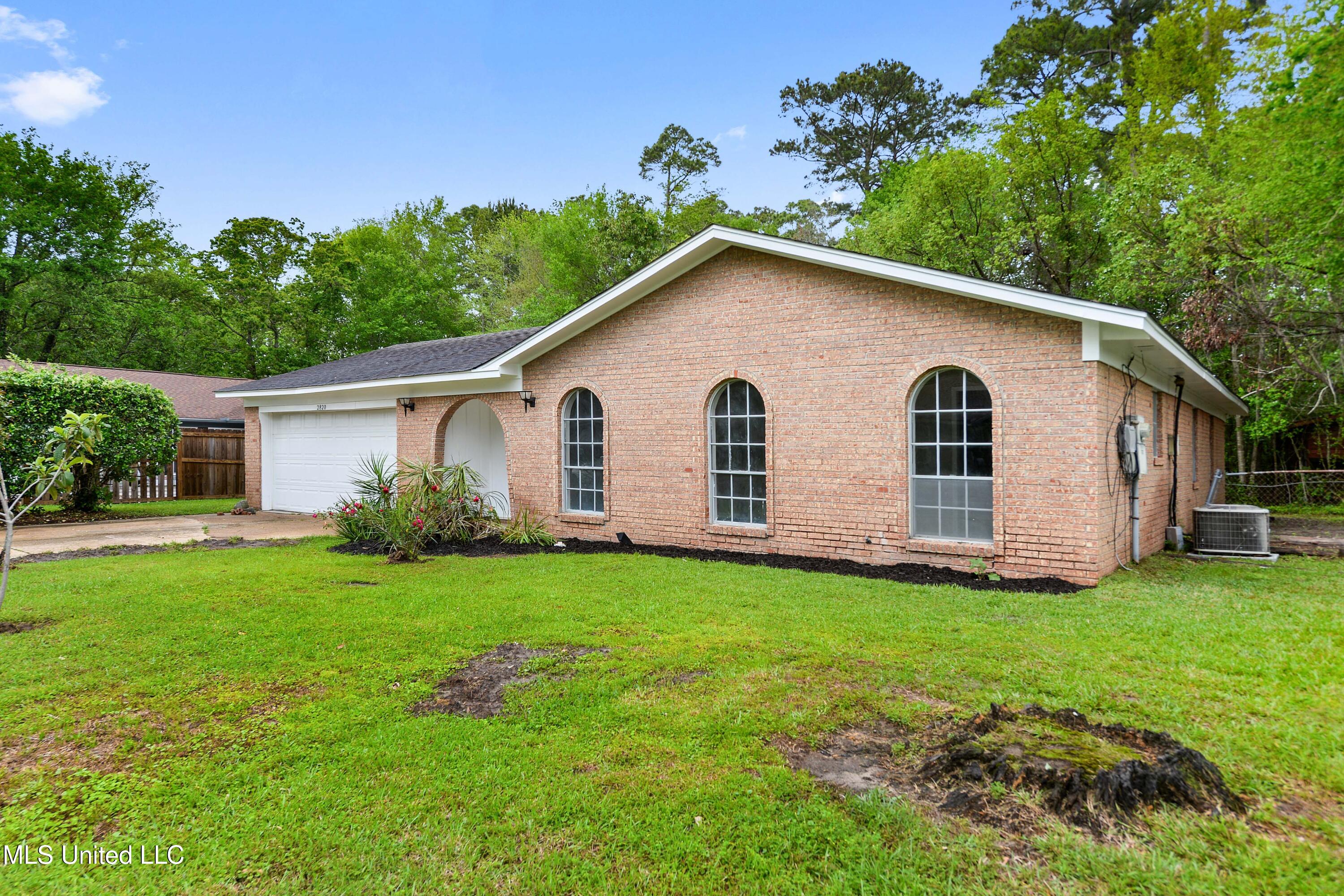 2820 Lawnwood Drive, Ocean Springs, Mississippi image 3