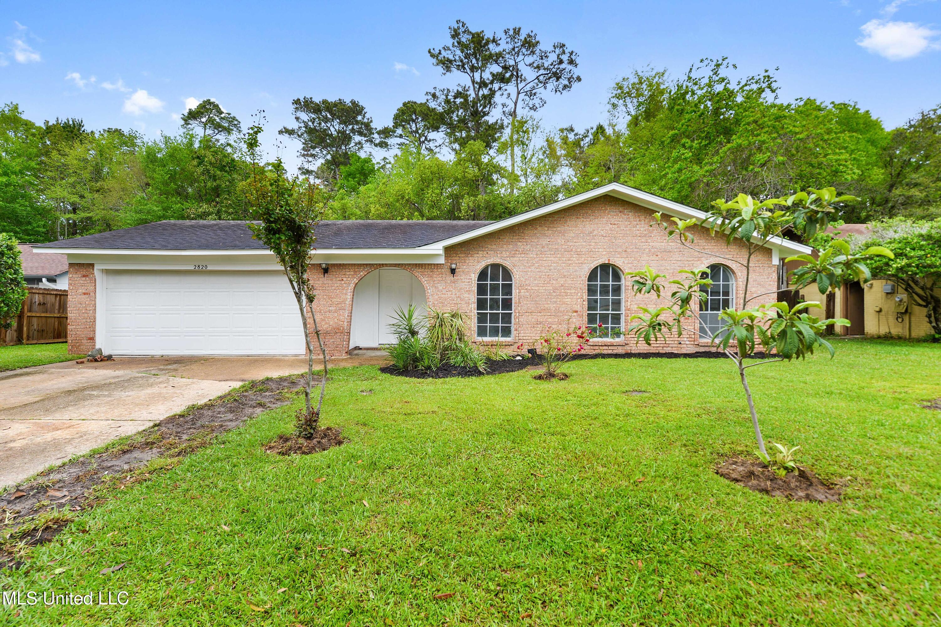 2820 Lawnwood Drive, Ocean Springs, Mississippi image 2