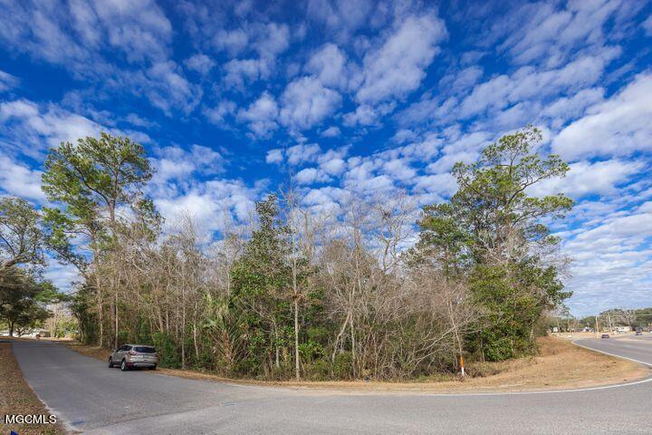 Nhn Lemoyne Boulevard, Biloxi, Mississippi image 3