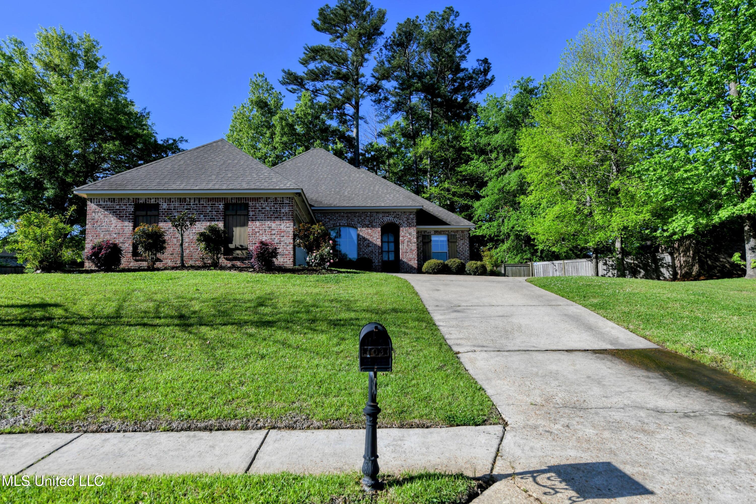 103 Bridge Park Circle, Canton, Mississippi image 1