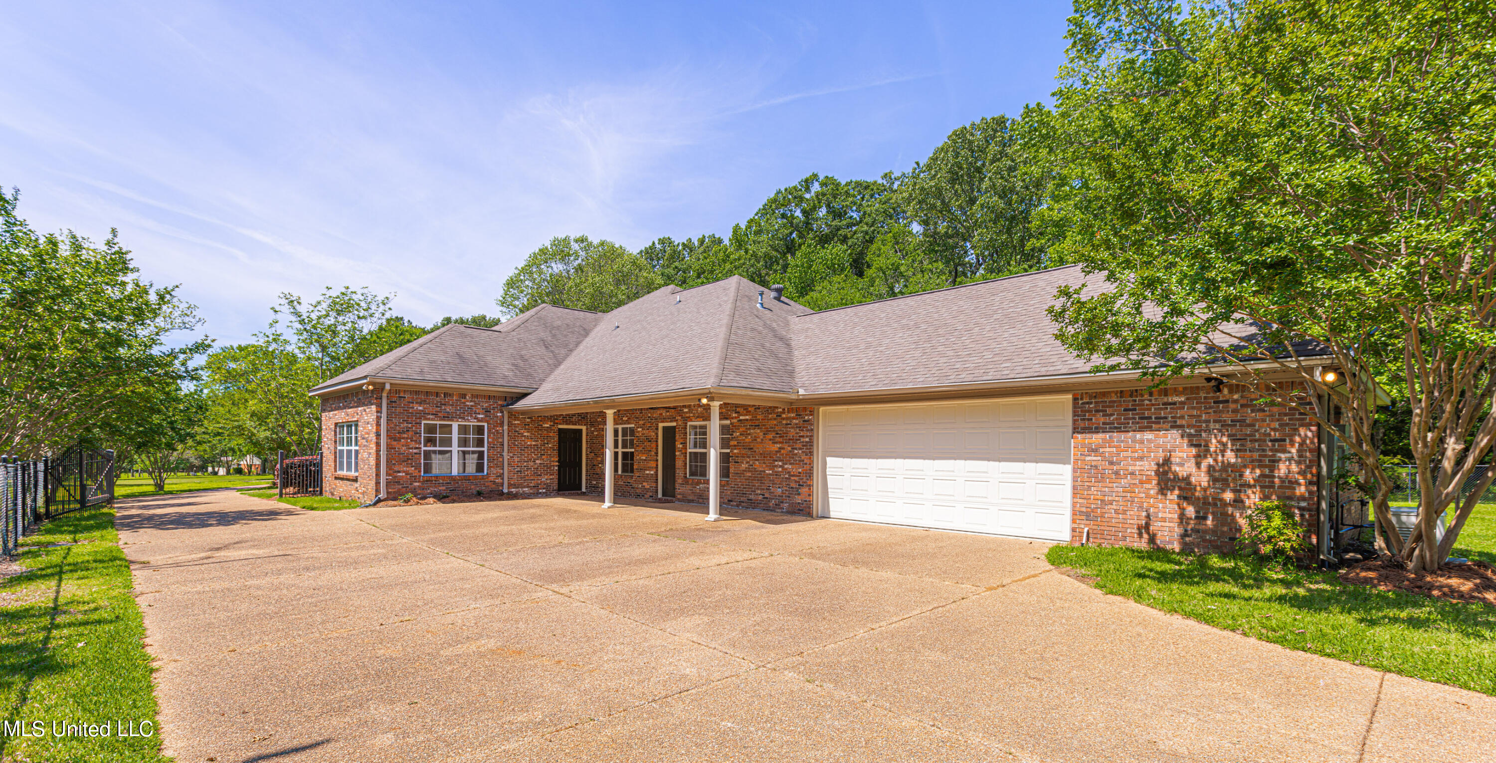 Raymond, Mississippi 39154, United States, 4 Bedrooms Bedrooms, ,4 BathroomsBathrooms,Residential,Pending,58562