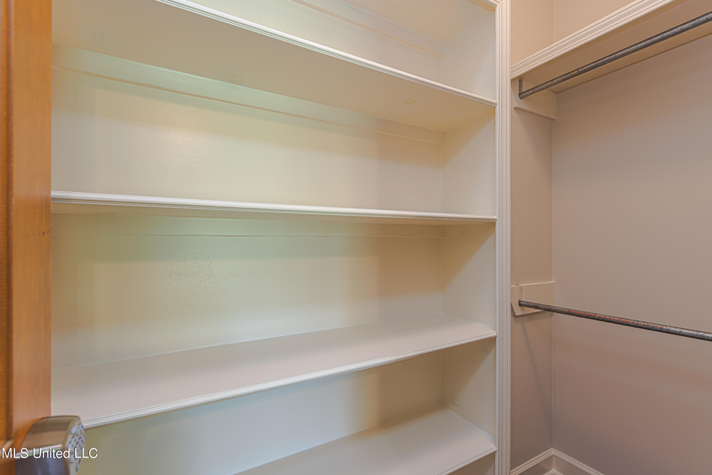 Raymond, Mississippi 39154, United States, 4 Bedrooms Bedrooms, ,4 BathroomsBathrooms,Residential,Pending,58562