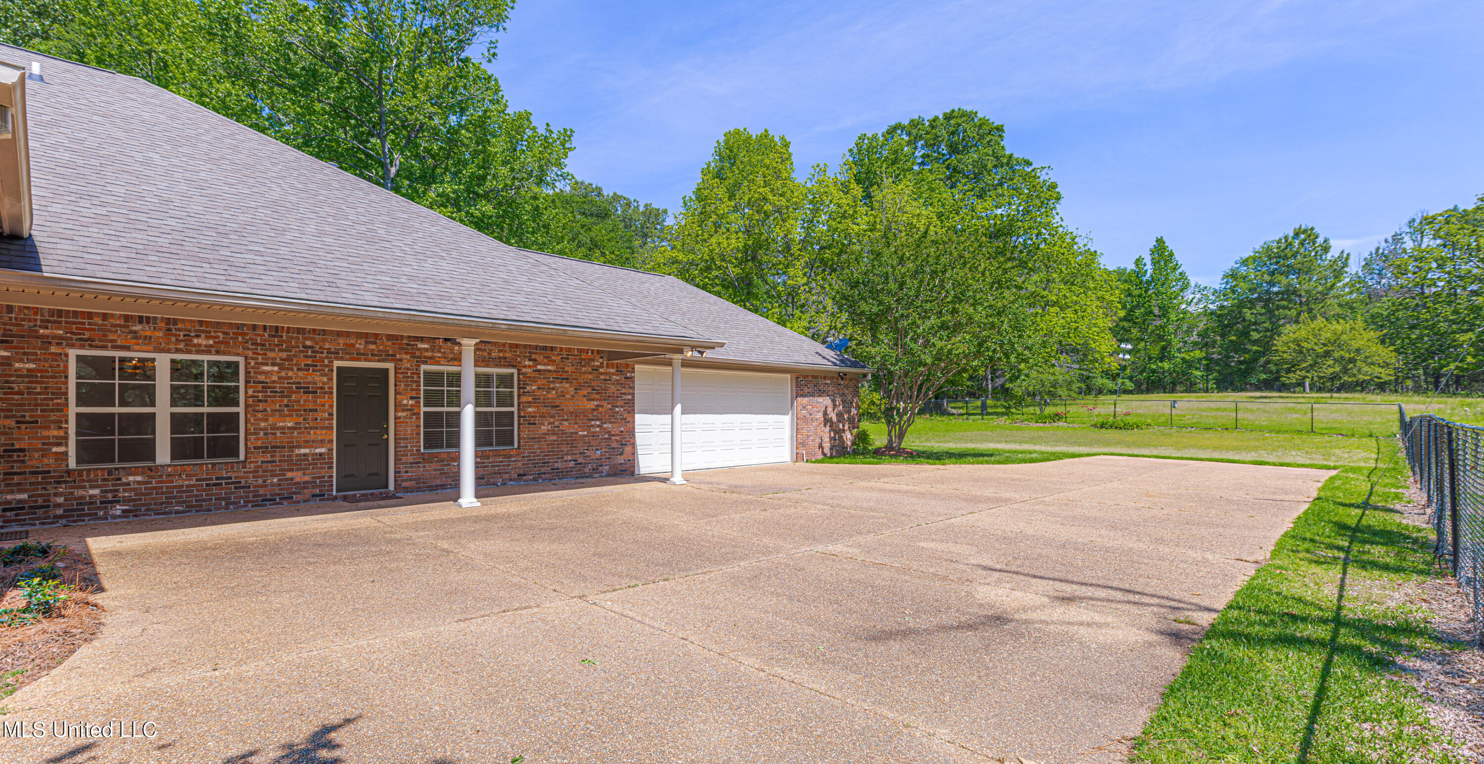 Raymond, Mississippi 39154, United States, 4 Bedrooms Bedrooms, ,4 BathroomsBathrooms,Residential,Pending,58562
