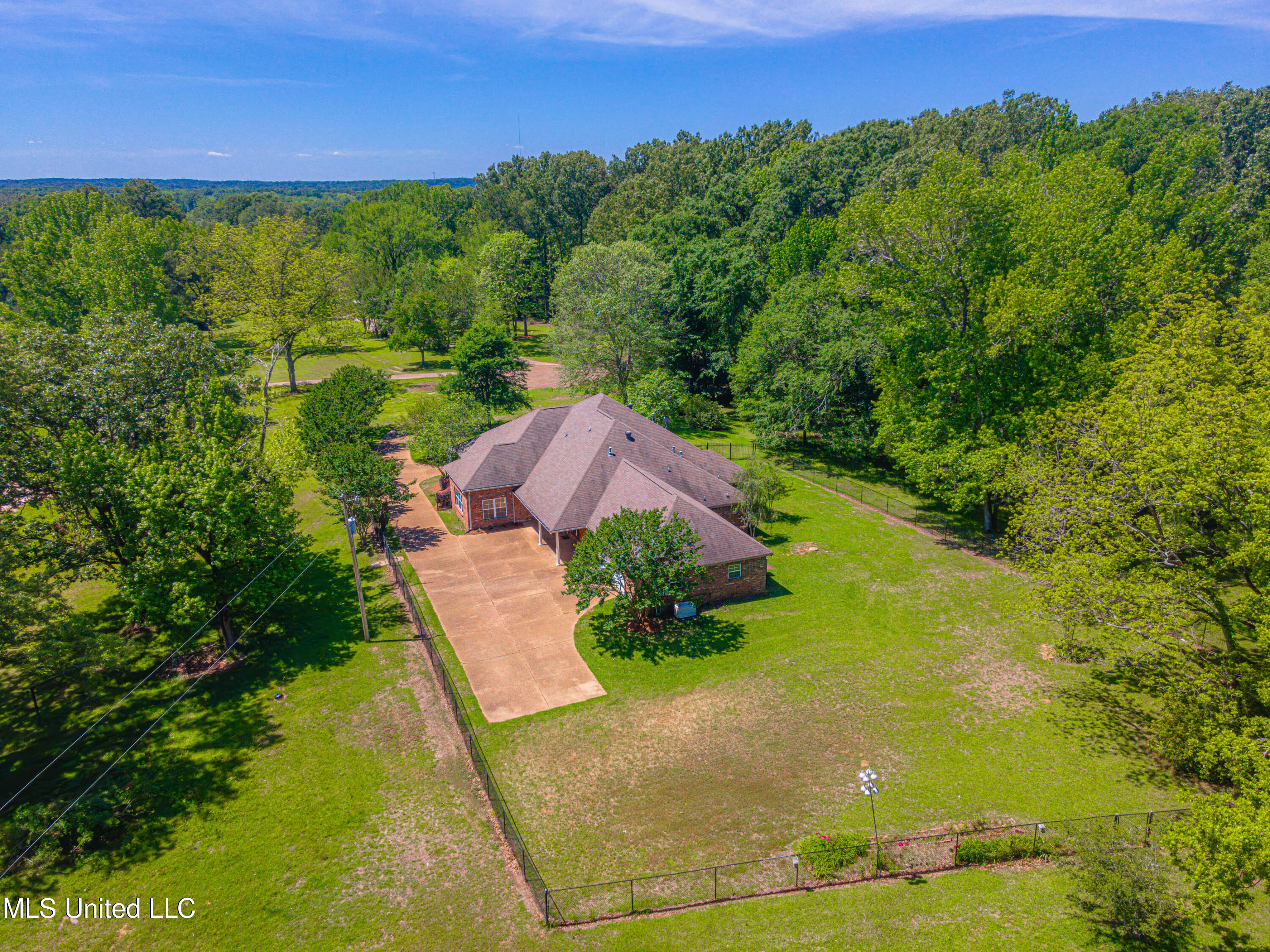 Raymond, Mississippi 39154, United States, 4 Bedrooms Bedrooms, ,4 BathroomsBathrooms,Residential,Pending,58562