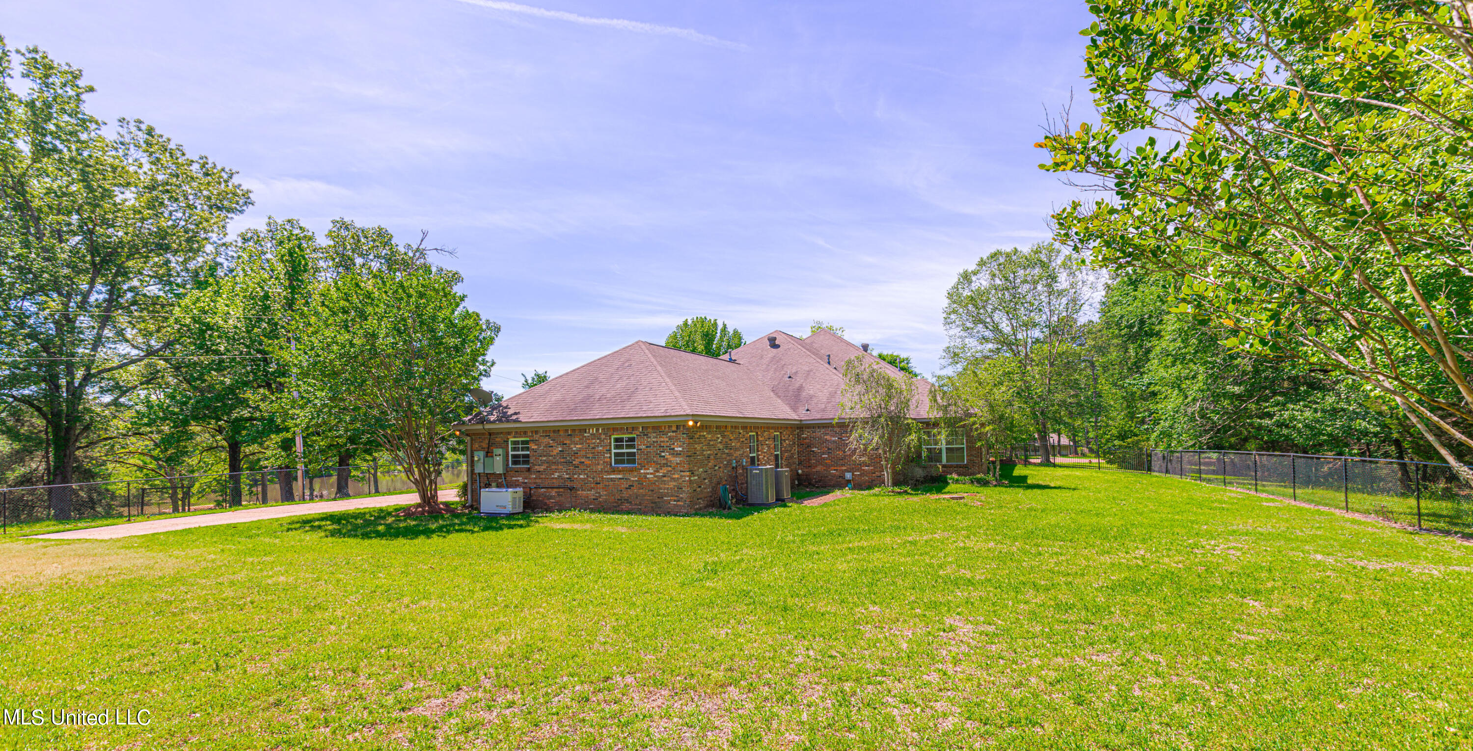 Raymond, Mississippi 39154, United States, 4 Bedrooms Bedrooms, ,4 BathroomsBathrooms,Residential,Pending,58562