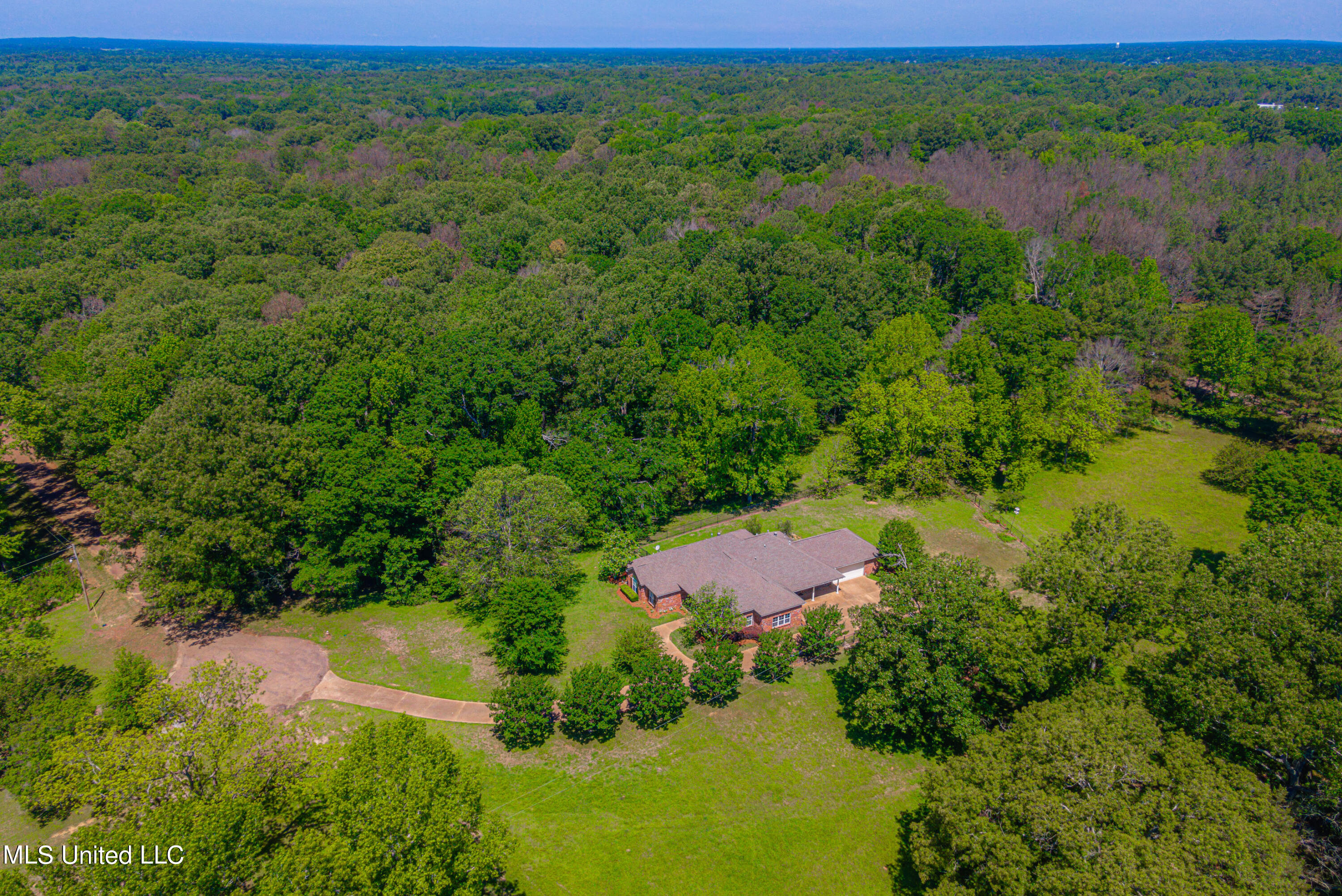 Raymond, Mississippi 39154, United States, 4 Bedrooms Bedrooms, ,4 BathroomsBathrooms,Residential,Pending,58562