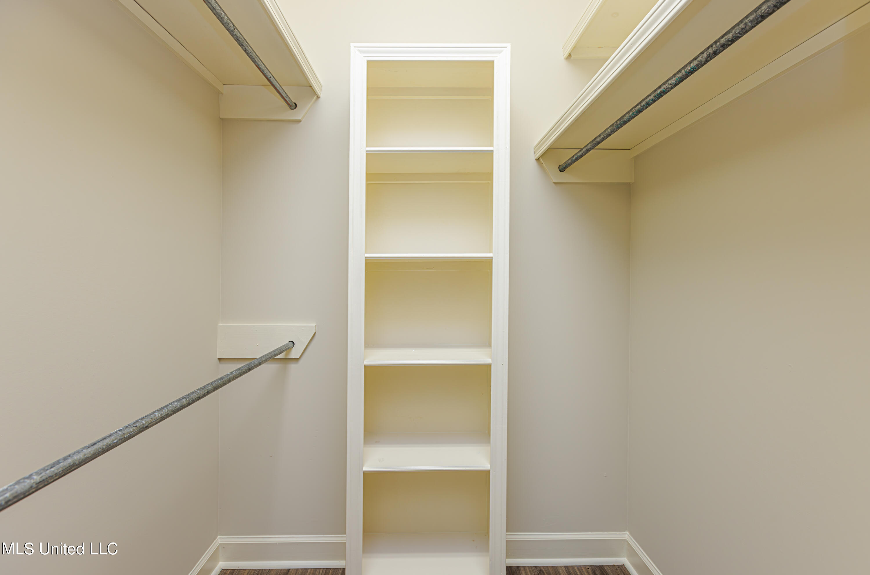 Raymond, Mississippi 39154, United States, 4 Bedrooms Bedrooms, ,4 BathroomsBathrooms,Residential,Pending,58562