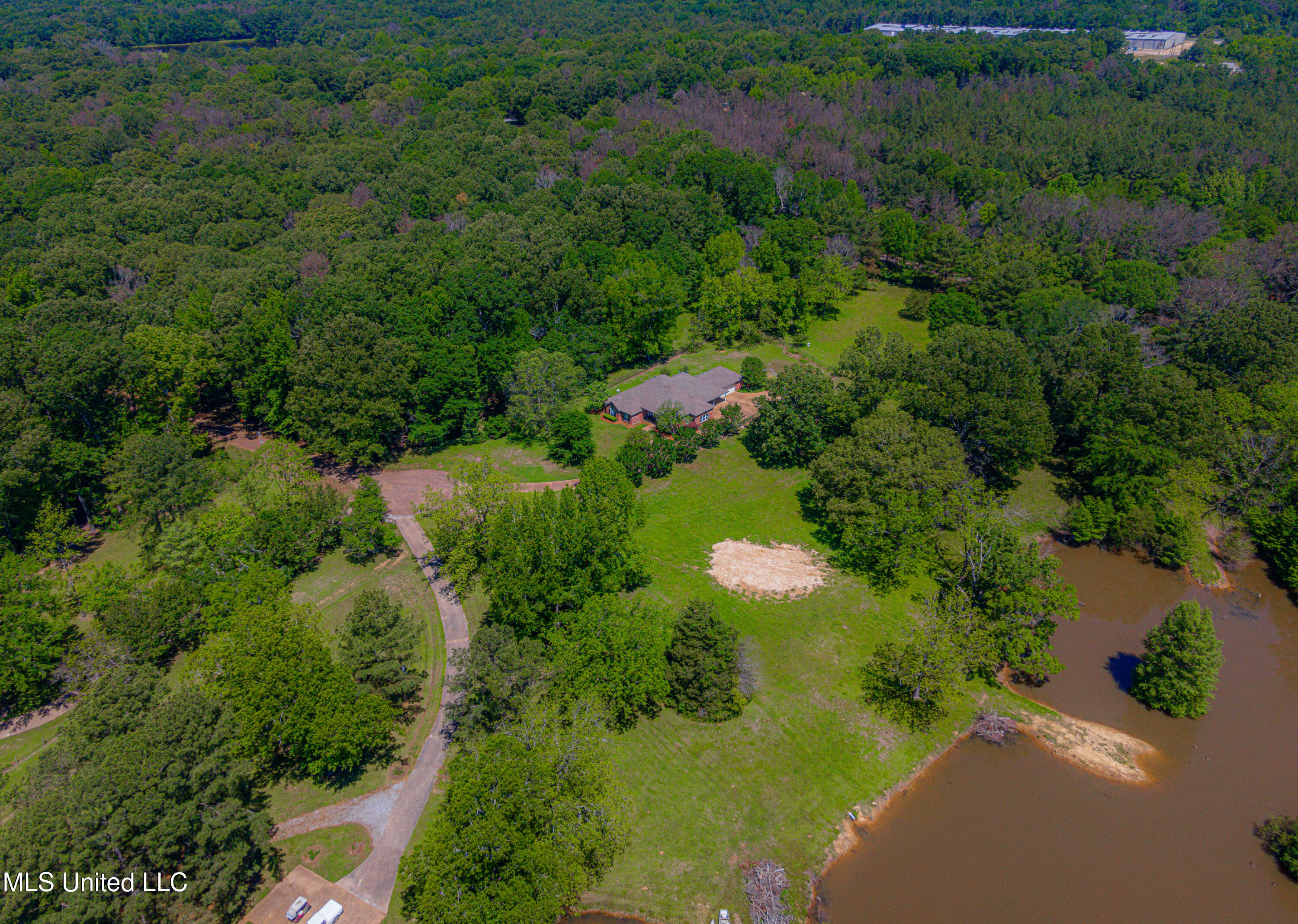 Raymond, Mississippi 39154, United States, 4 Bedrooms Bedrooms, ,4 BathroomsBathrooms,Residential,Pending,58562