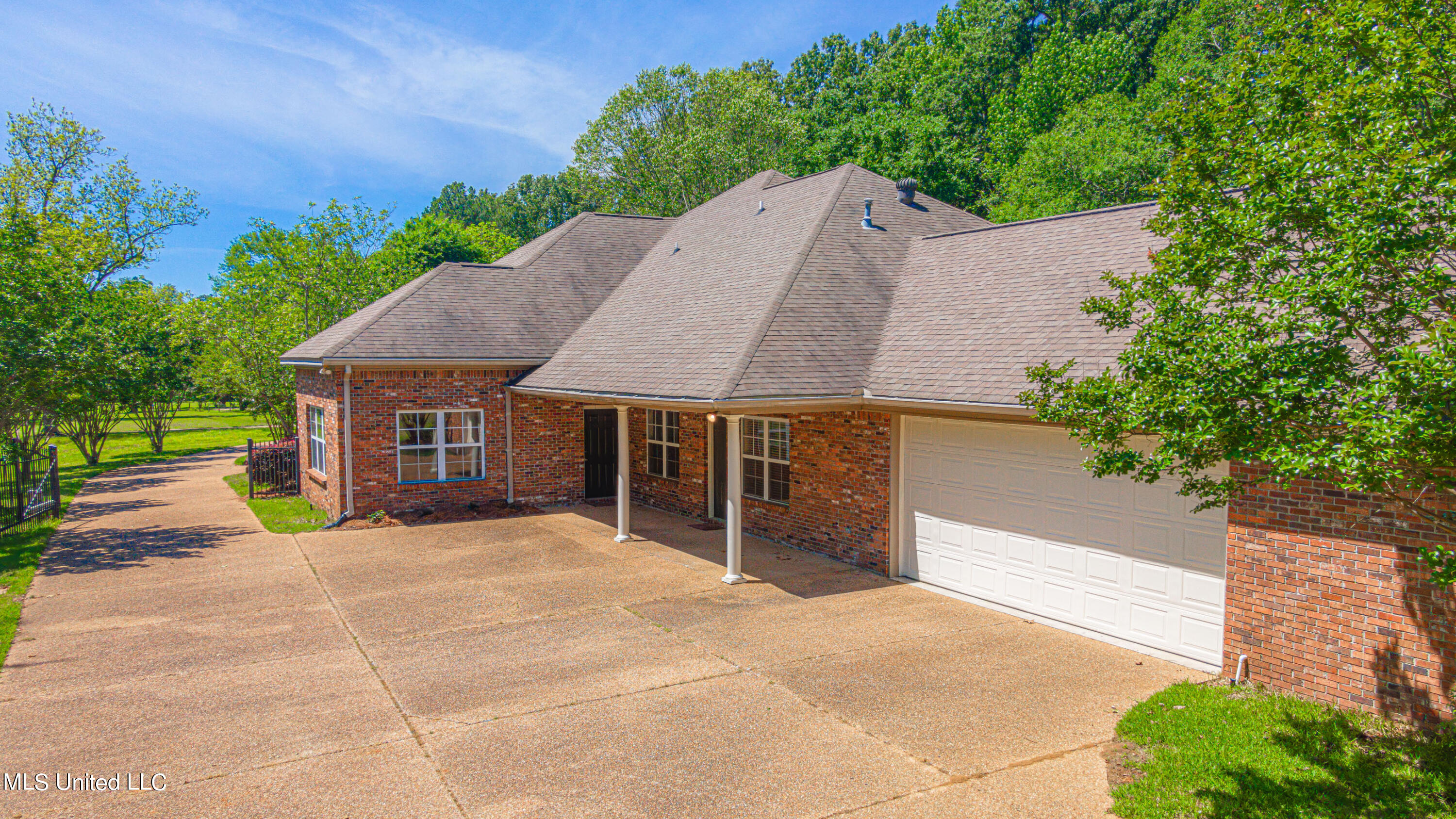 Raymond, Mississippi 39154, United States, 4 Bedrooms Bedrooms, ,4 BathroomsBathrooms,Residential,Pending,58562