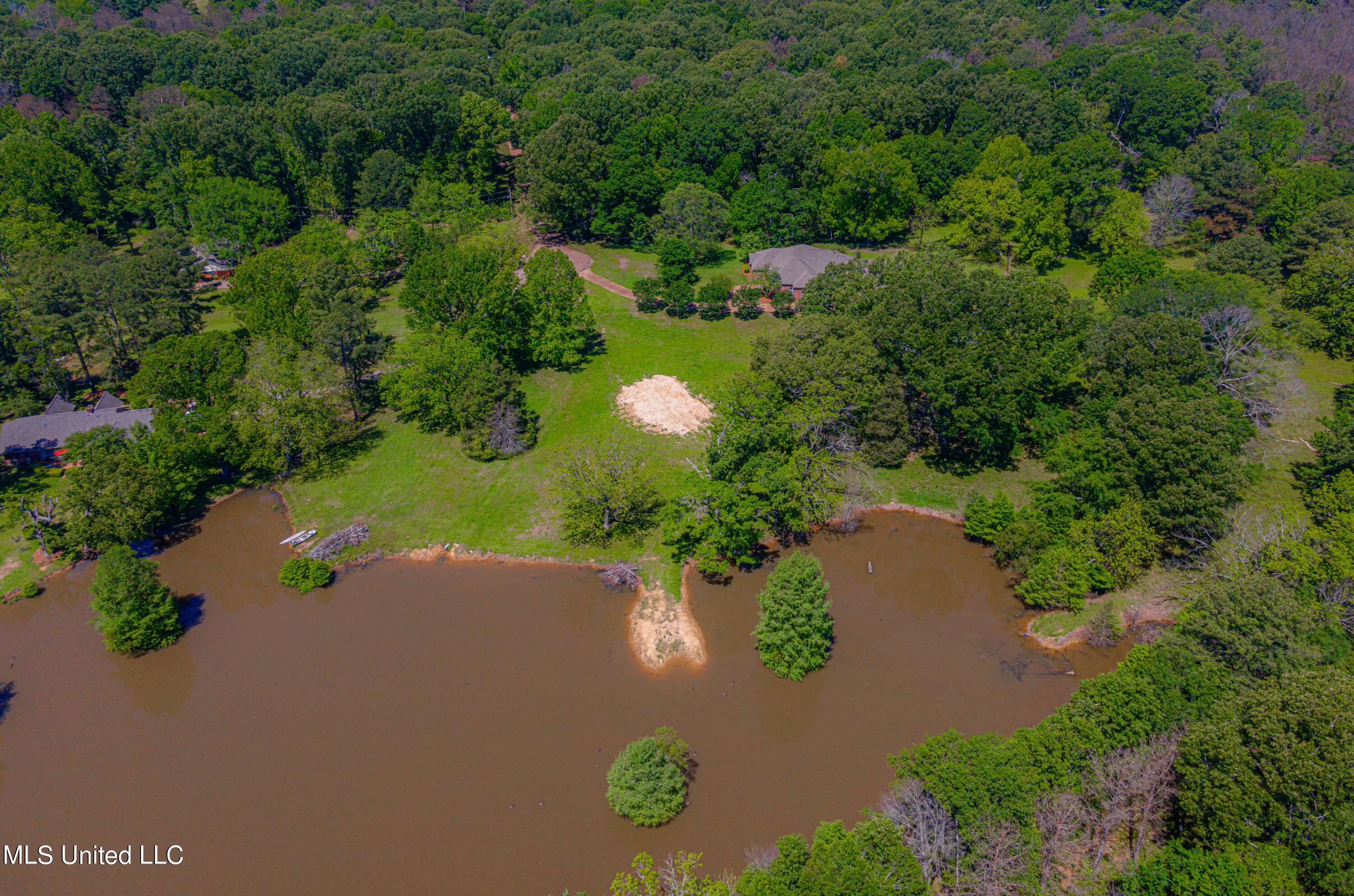 Raymond, Mississippi 39154, United States, 4 Bedrooms Bedrooms, ,4 BathroomsBathrooms,Residential,Pending,58562