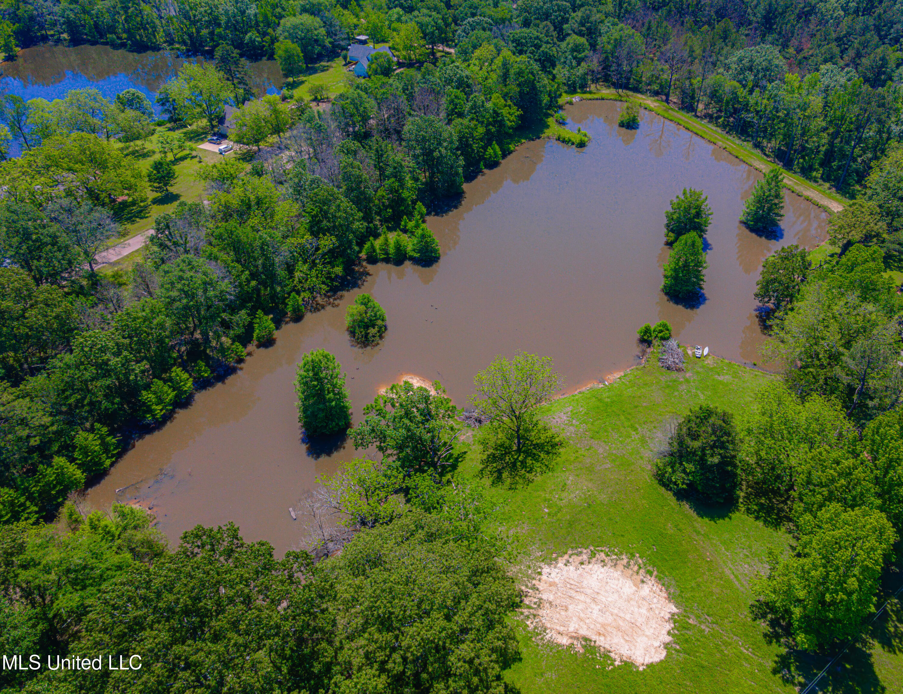 Raymond, Mississippi 39154, United States, 4 Bedrooms Bedrooms, ,4 BathroomsBathrooms,Residential,Pending,58562