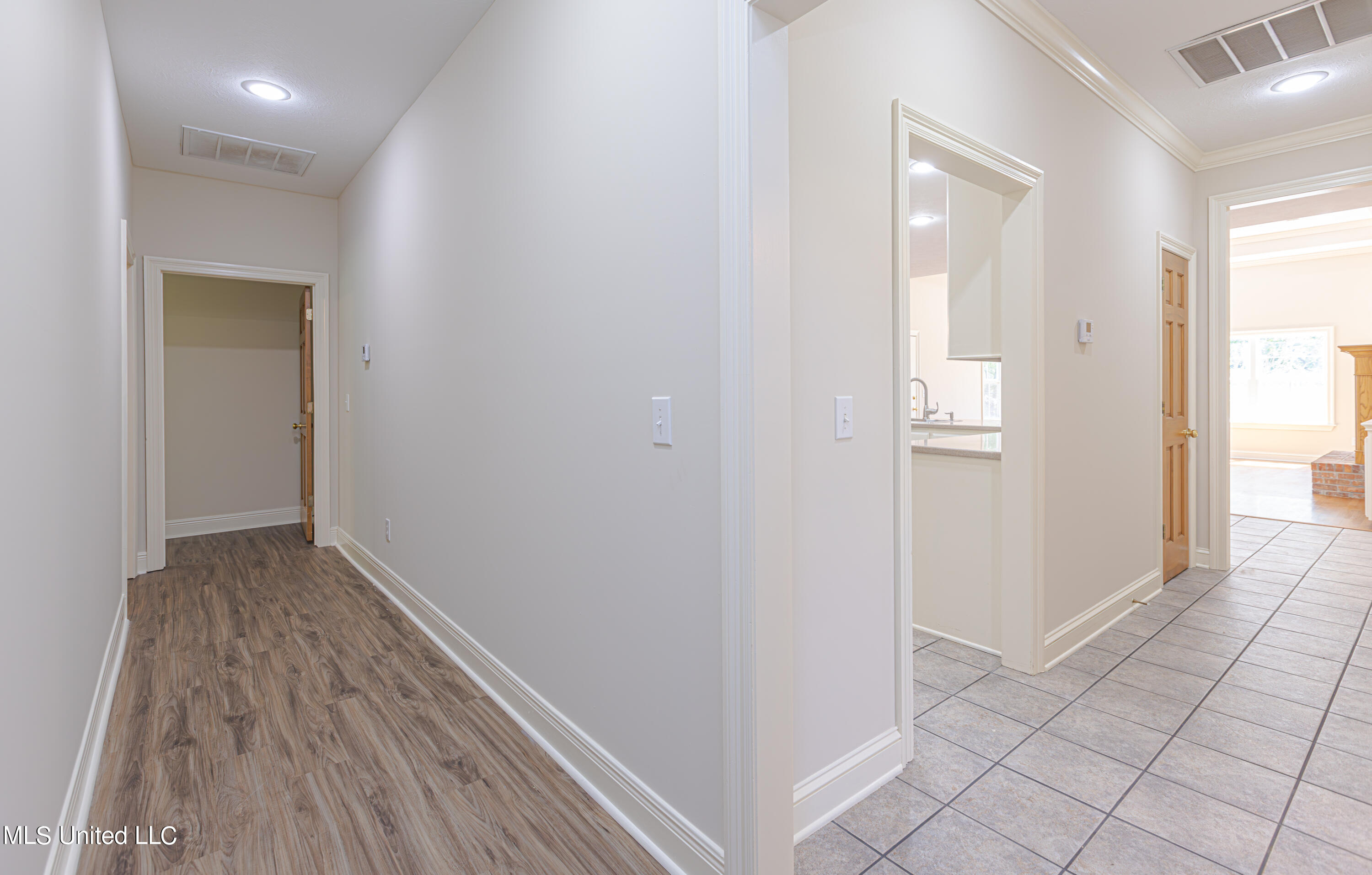 Raymond, Mississippi 39154, United States, 4 Bedrooms Bedrooms, ,4 BathroomsBathrooms,Residential,Pending,58562