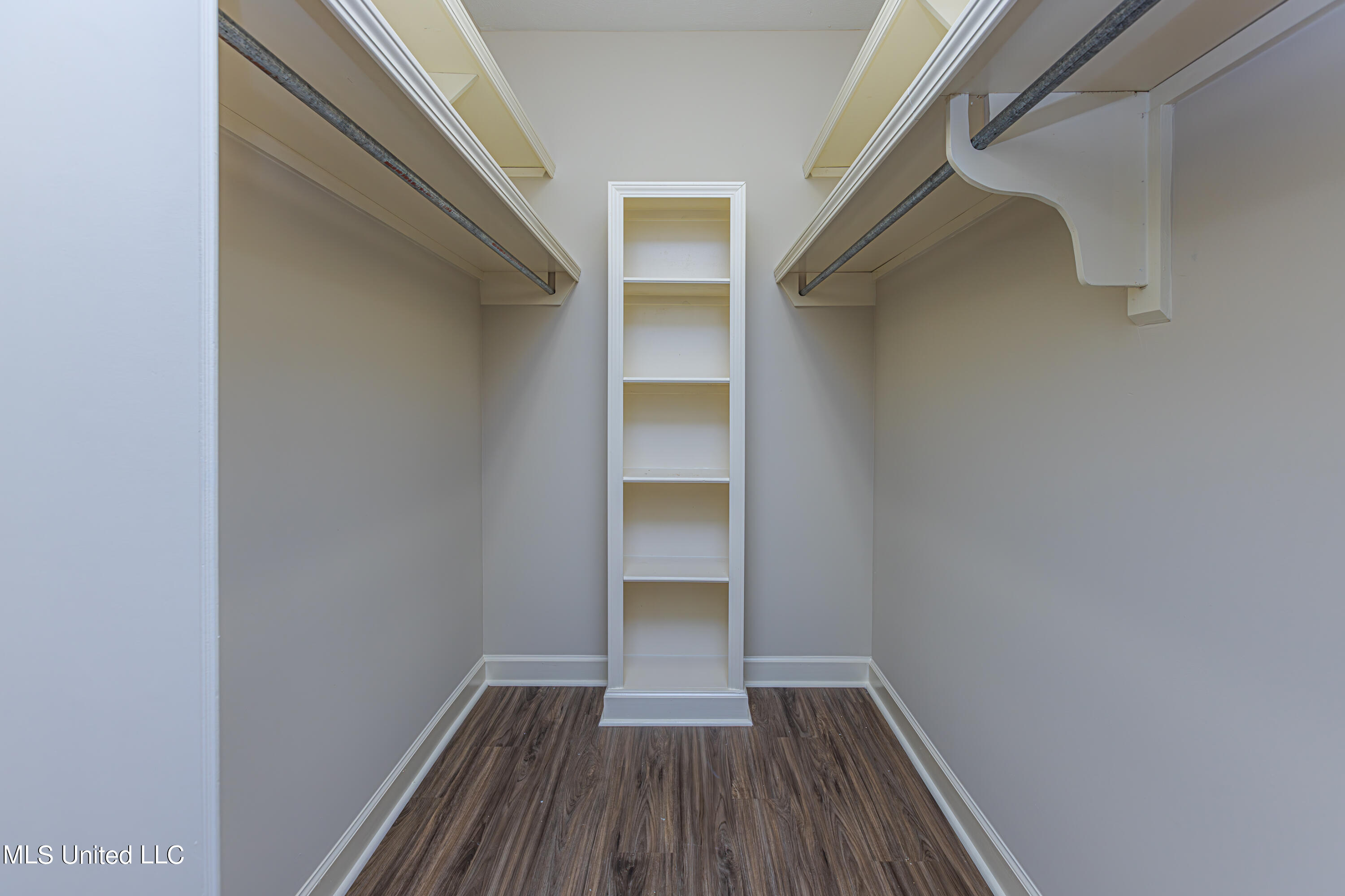 Raymond, Mississippi 39154, United States, 4 Bedrooms Bedrooms, ,4 BathroomsBathrooms,Residential,Pending,58562