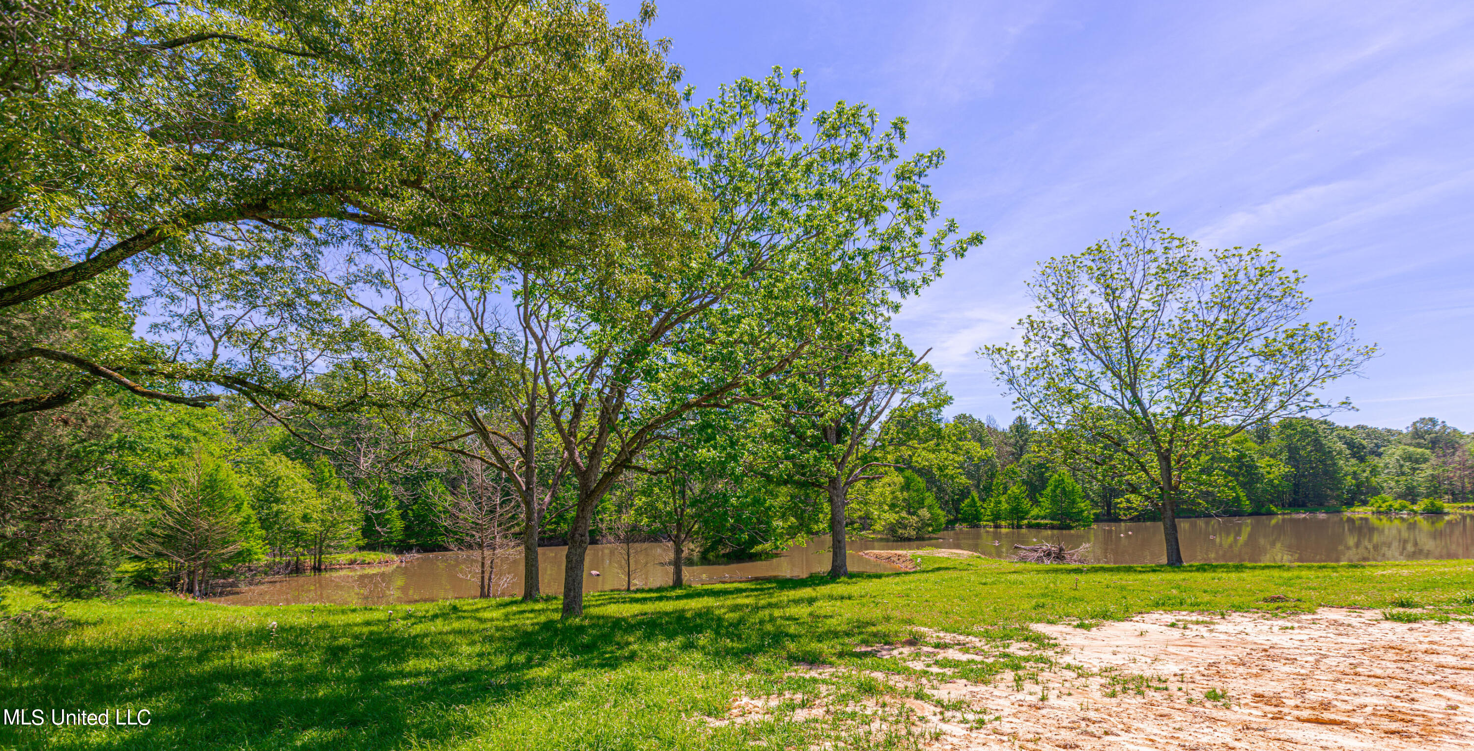 Raymond, Mississippi 39154, United States, 4 Bedrooms Bedrooms, ,4 BathroomsBathrooms,Residential,Pending,58562