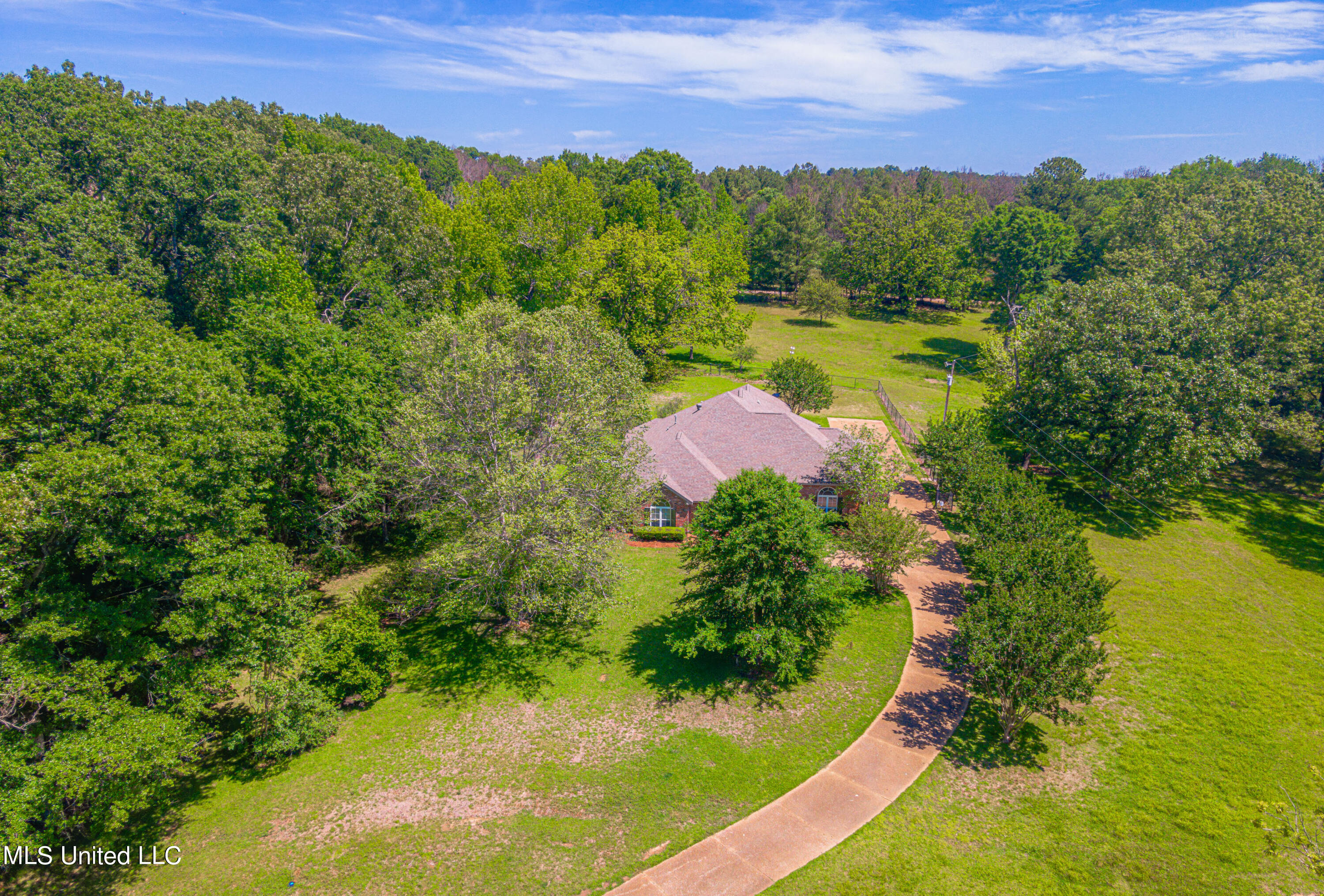 Raymond, Mississippi 39154, United States, 4 Bedrooms Bedrooms, ,4 BathroomsBathrooms,Residential,Pending,58562