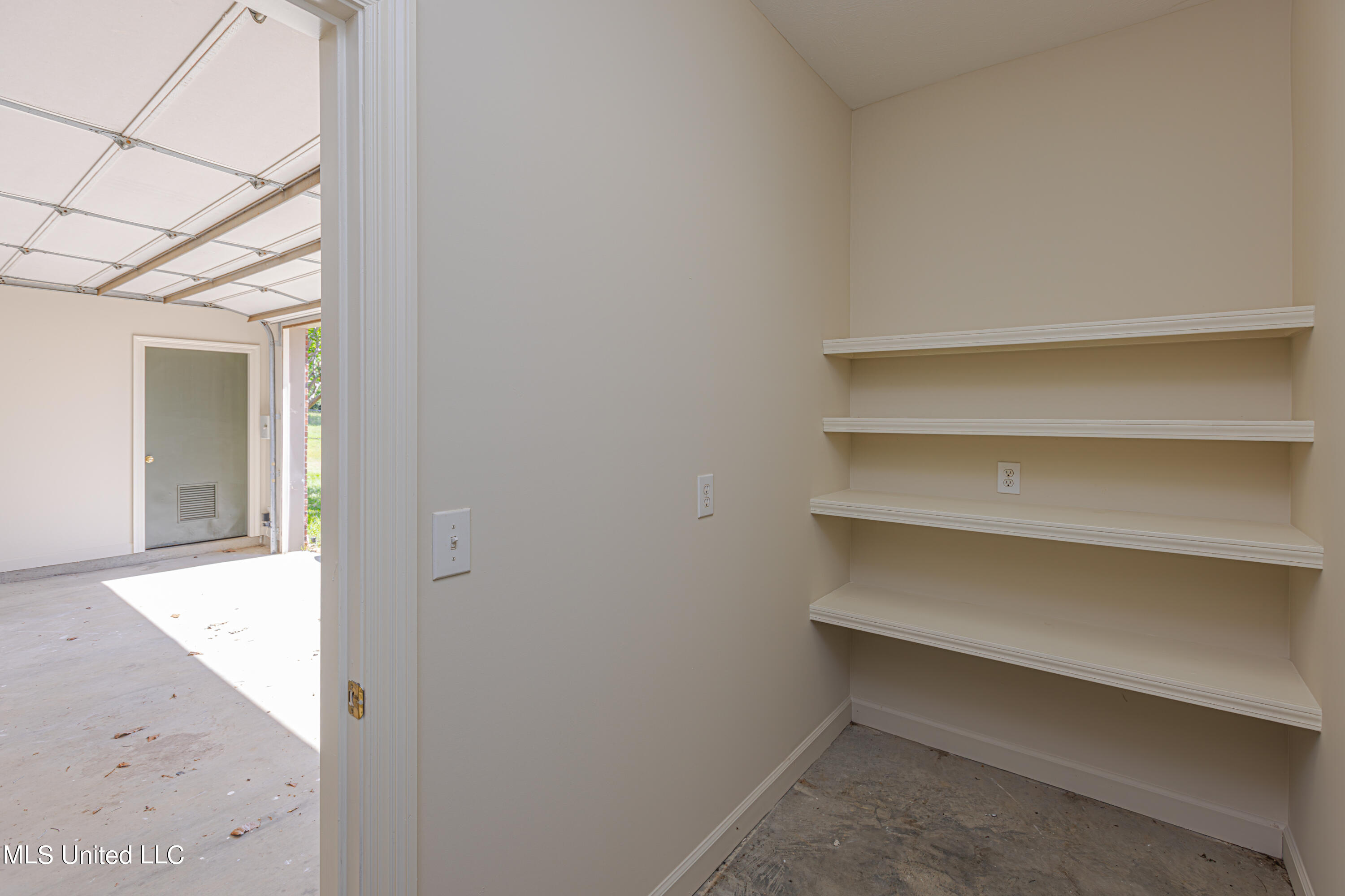 Raymond, Mississippi 39154, United States, 4 Bedrooms Bedrooms, ,4 BathroomsBathrooms,Residential,Pending,58562