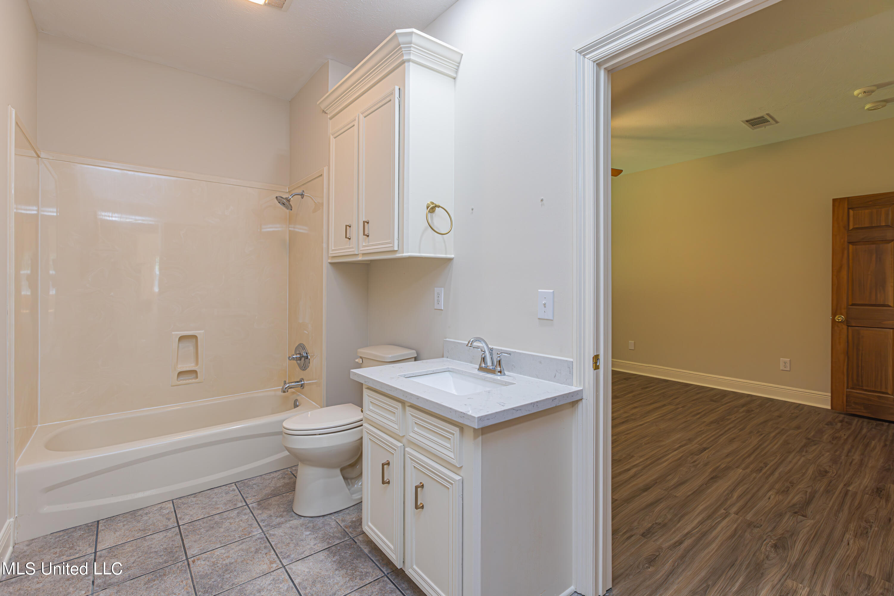 Raymond, Mississippi 39154, United States, 4 Bedrooms Bedrooms, ,4 BathroomsBathrooms,Residential,Pending,58562