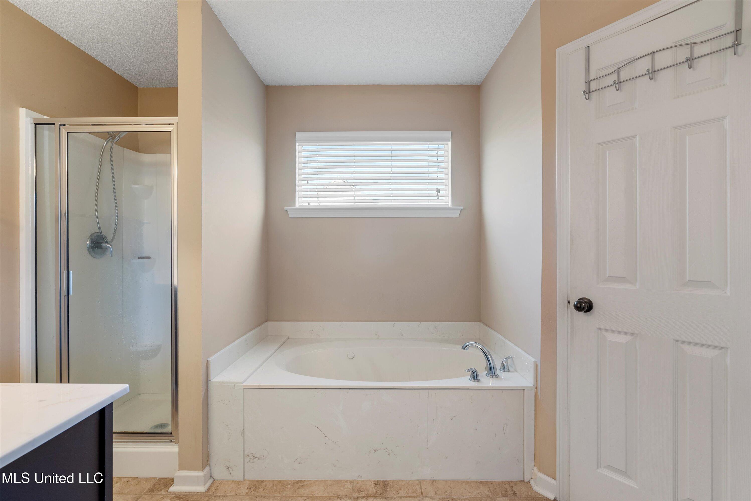 9852 Southern Oak Way, Olive Branch, Mississippi image 20