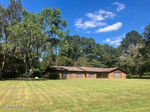 Homes For Sale - 2 Rolling Hill Road<br/> Warren County, Vicksburg, MS 39183