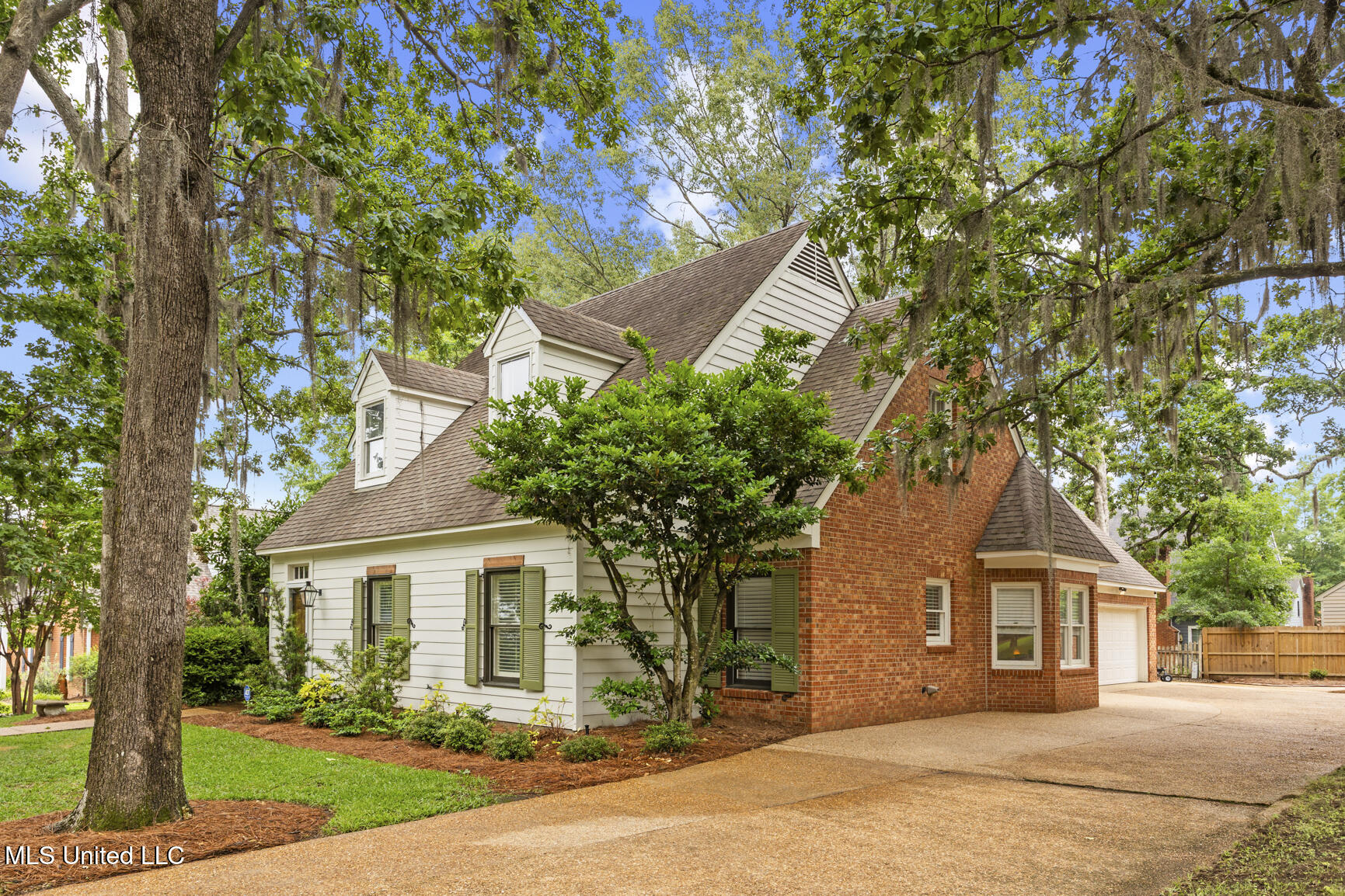 8 Moss Forest Place, Jackson, Mississippi image 2