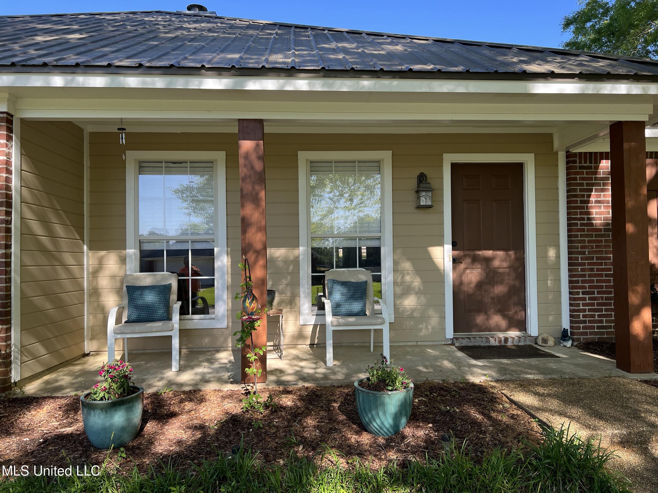 648 Southern Oaks Drive, Florence, Mississippi image 1
