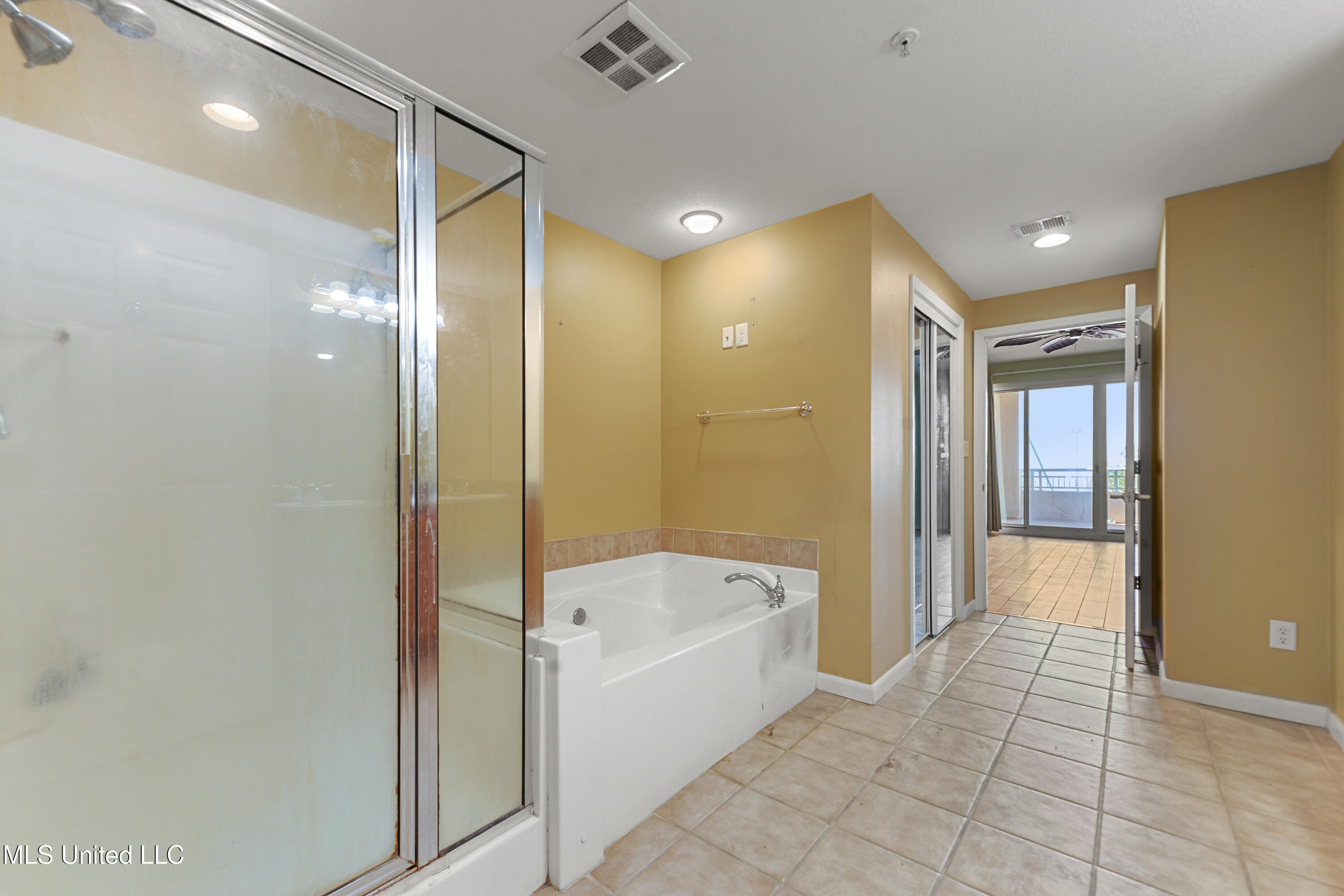 2230 Beach Drive #205, Gulfport, Mississippi image 15